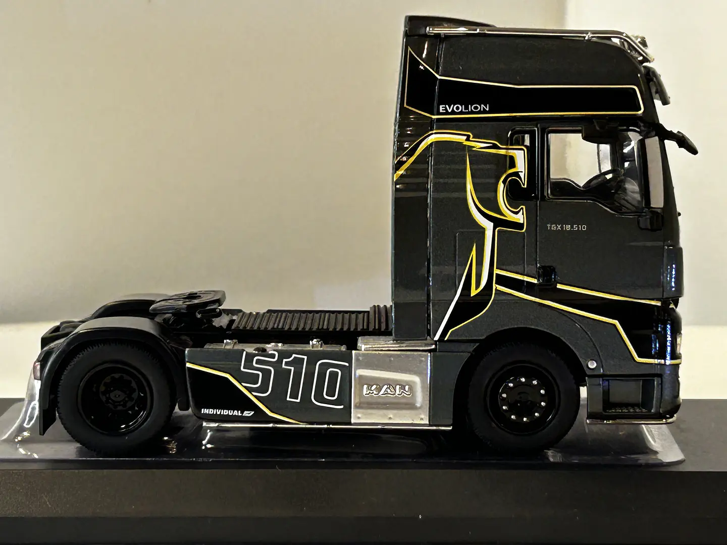 Camión MAN TGX XXL EvoLion (2020) | IXO Escala 1:43 16
