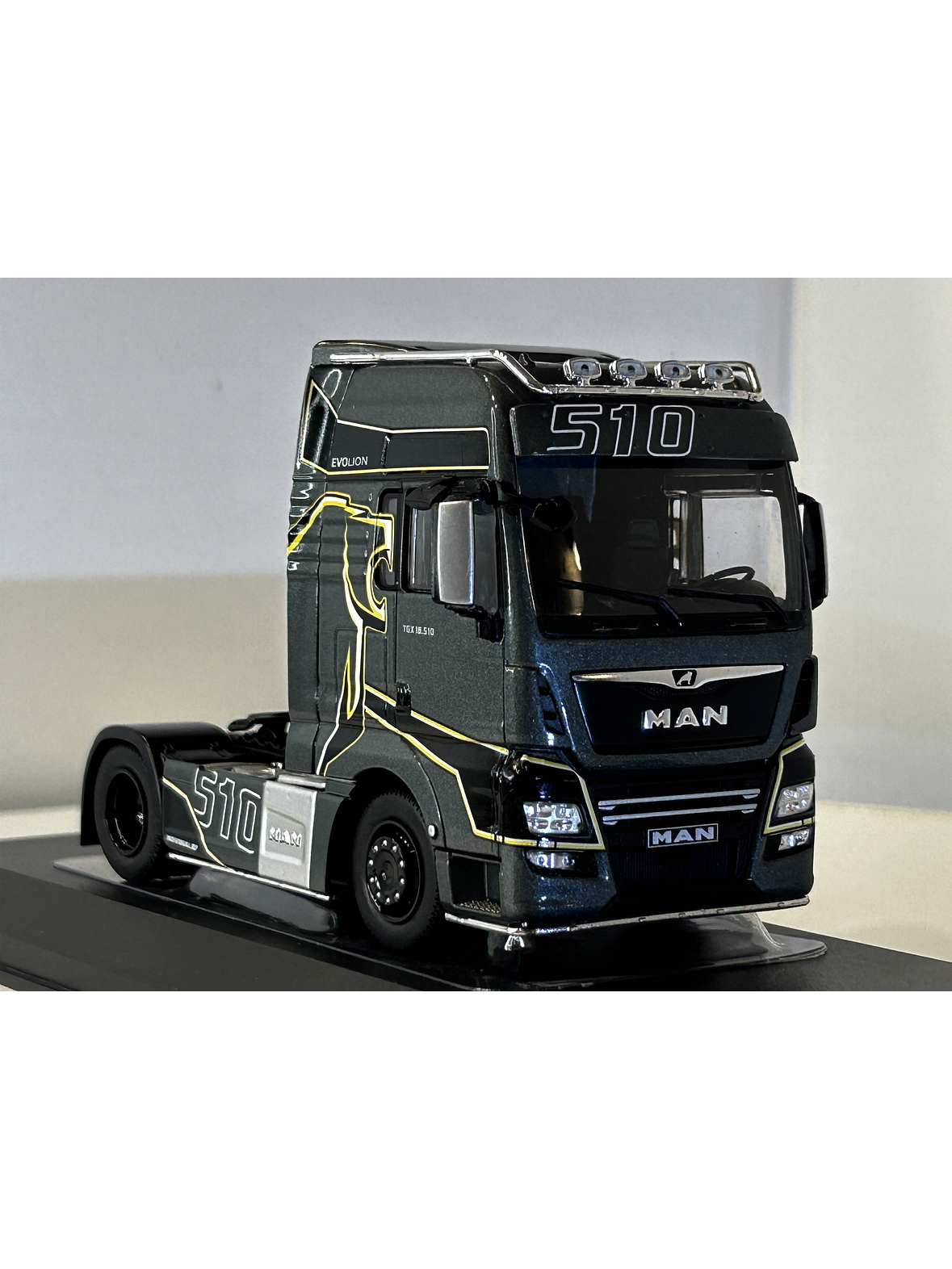 MAN TGX XXL EvoLion 2020 (1:43) – Camión Europeo Premium Ixo Models 4