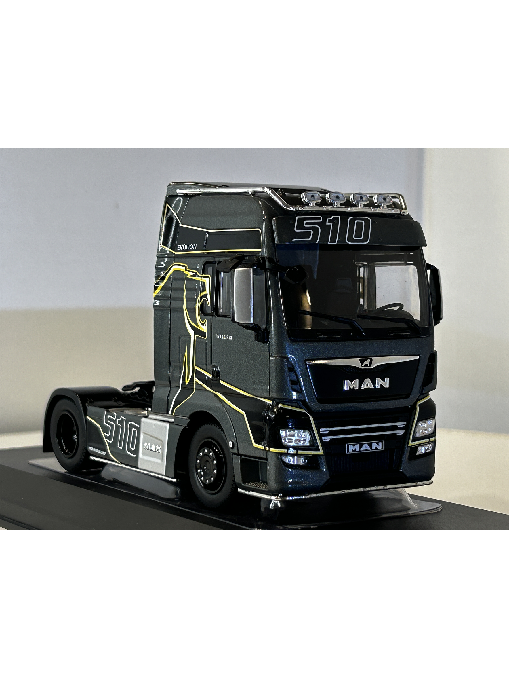 MAN TGX XXL EvoLion 2020 (1:43) – Camión Europeo Premium Ixo Models 4