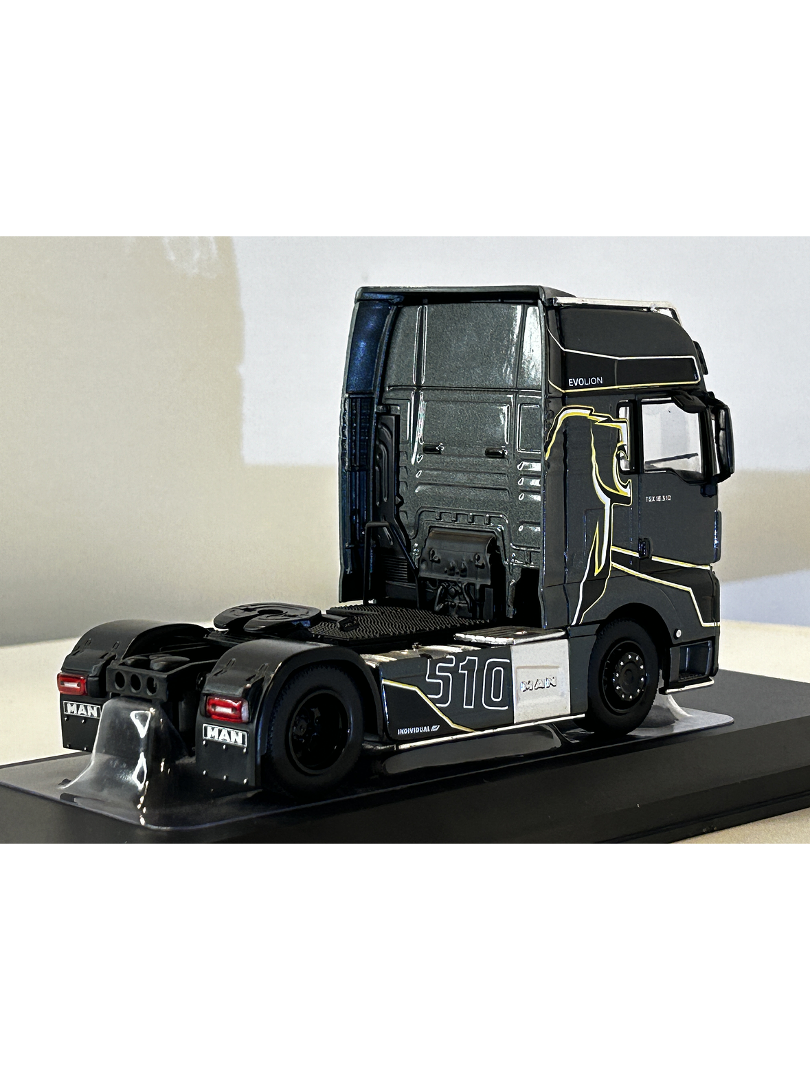 MAN TGX XXL EvoLion 2020 (1:43) – Camión Europeo Premium Ixo Models 6