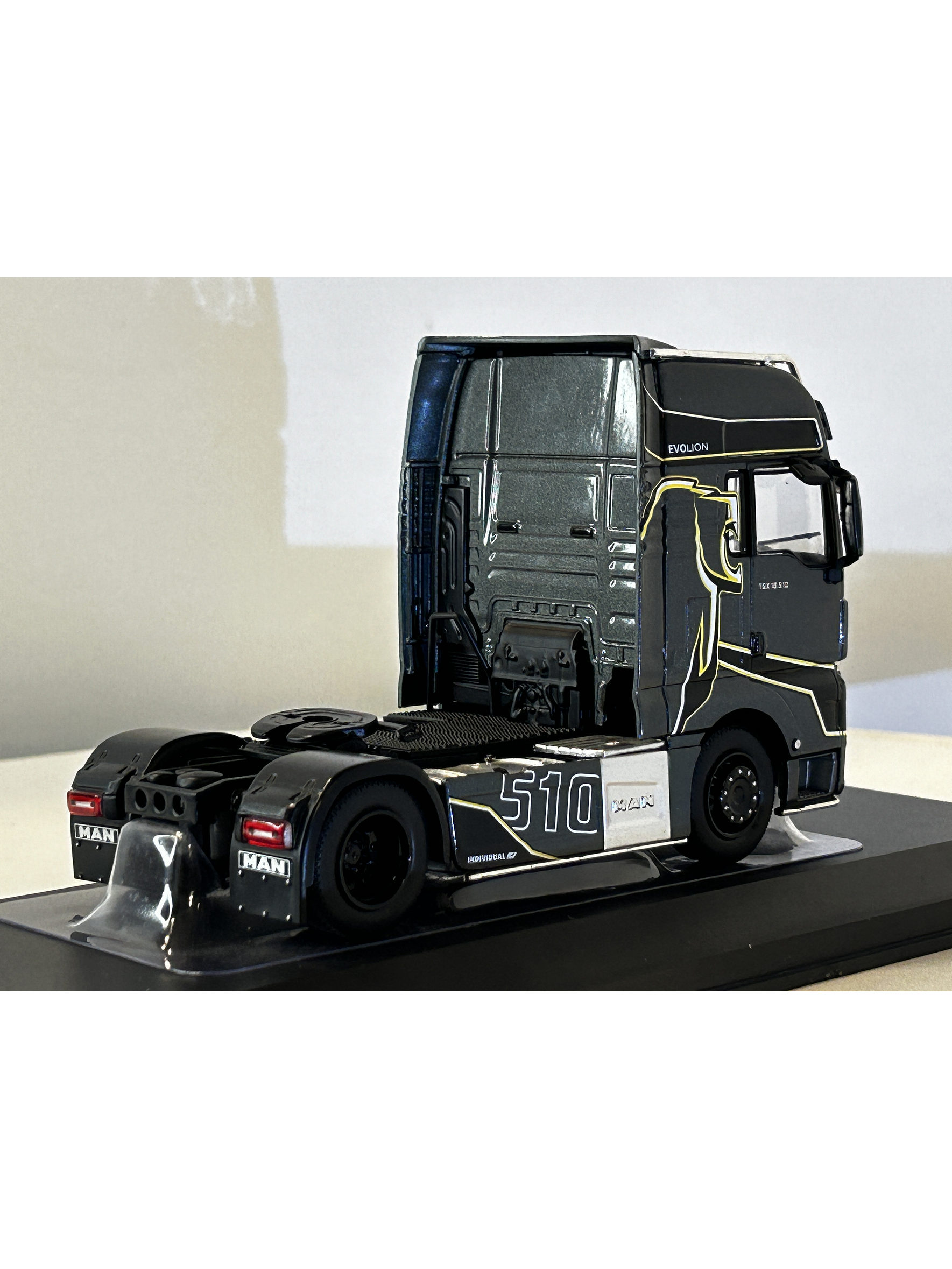 MAN TGX XXL EvoLion 2020 (1:43) – Camión Europeo Premium Ixo Models 6