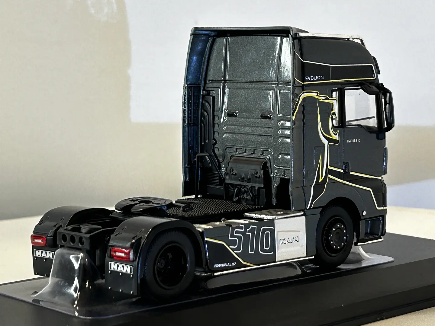 Camión MAN TGX XXL EvoLion (2020) | IXO Escala 1:43 17