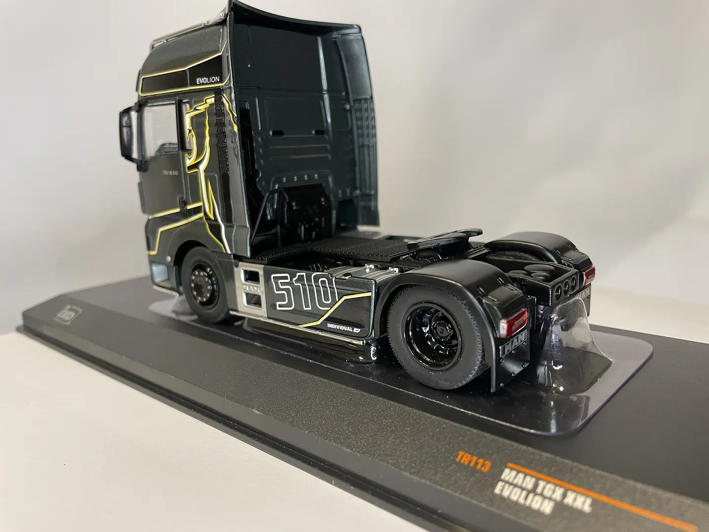 Camión MAN TGX XXL EvoLion (2020) | IXO Escala 1:43 19