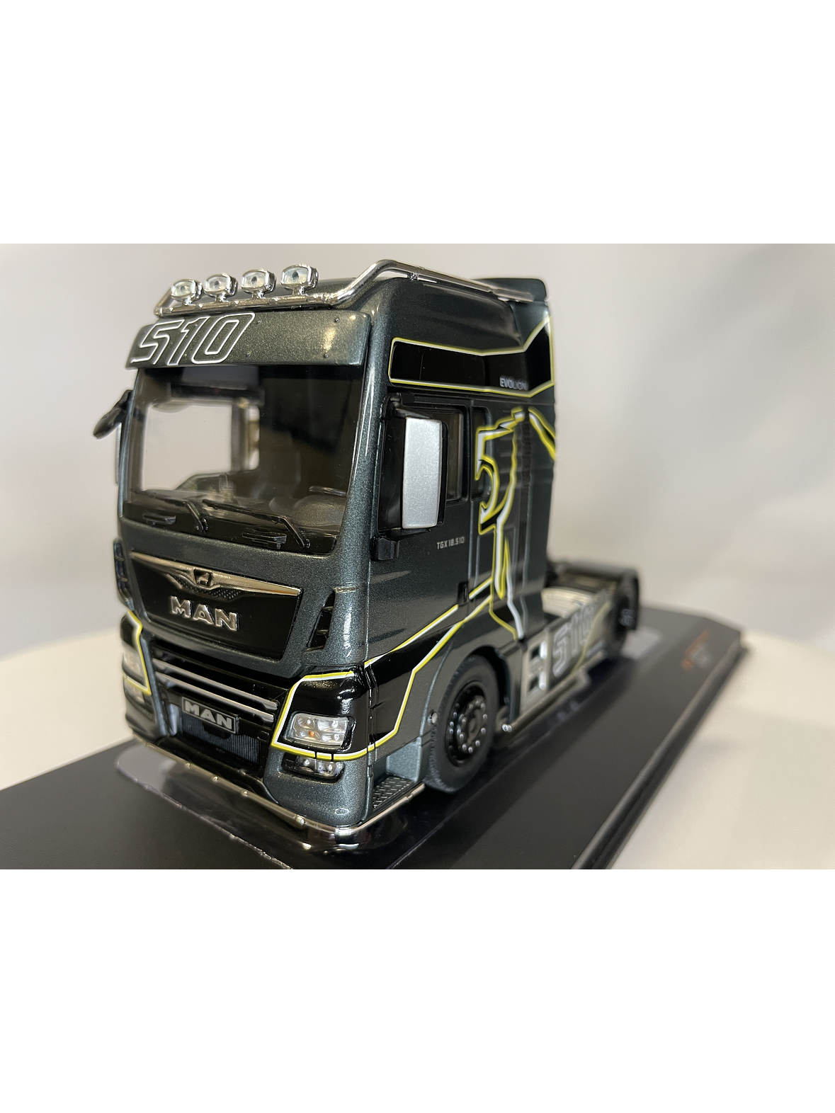 MAN TGX XXL EvoLion 2020 (1:43) – Camión Europeo Premium Ixo Models 10