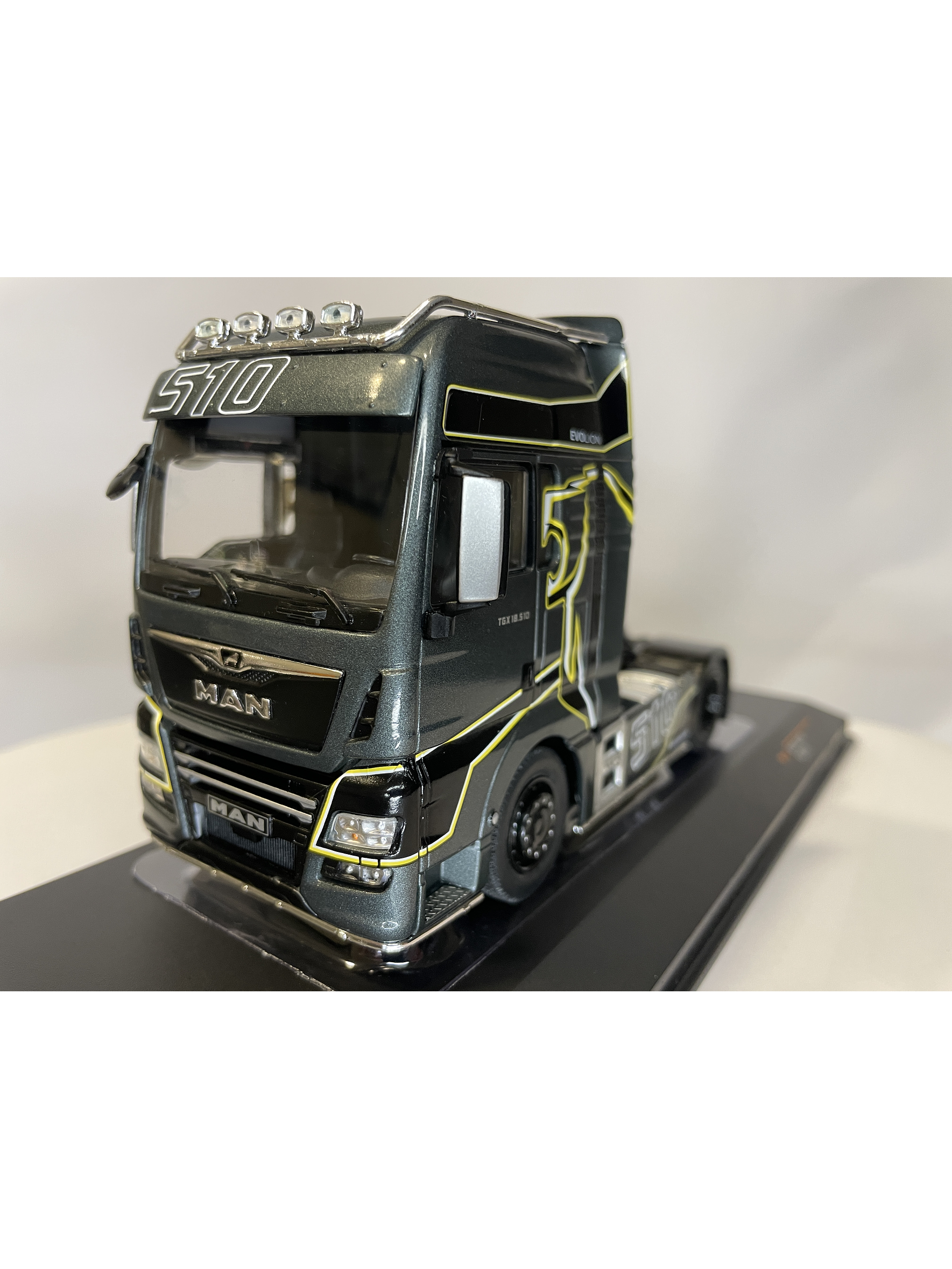 MAN TGX XXL EvoLion 2020 (1:43) – Camión Europeo Premium Ixo Models 10