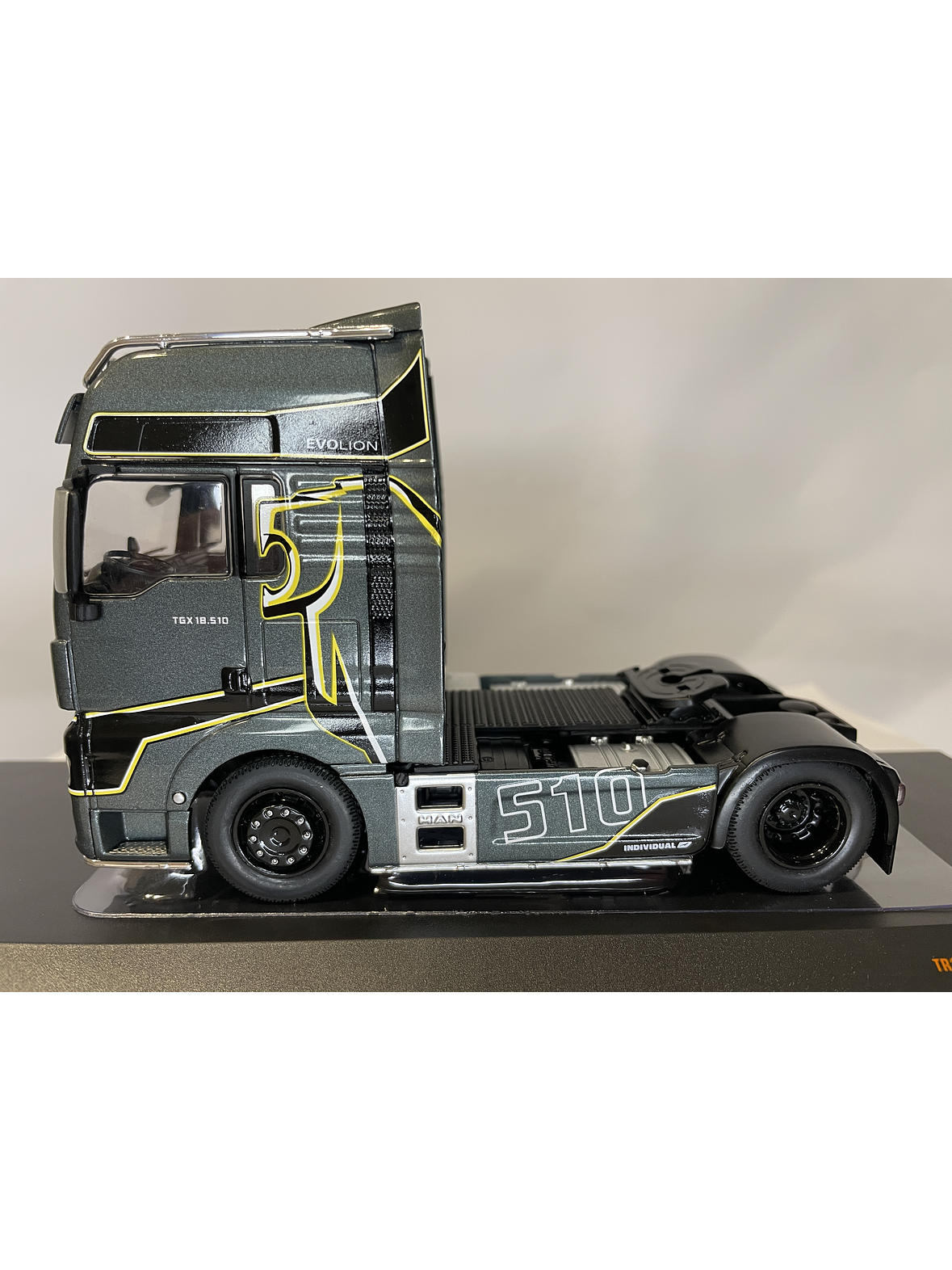 MAN TGX XXL EvoLion 2020 (1:43) – Camión Europeo Premium Ixo Models 9