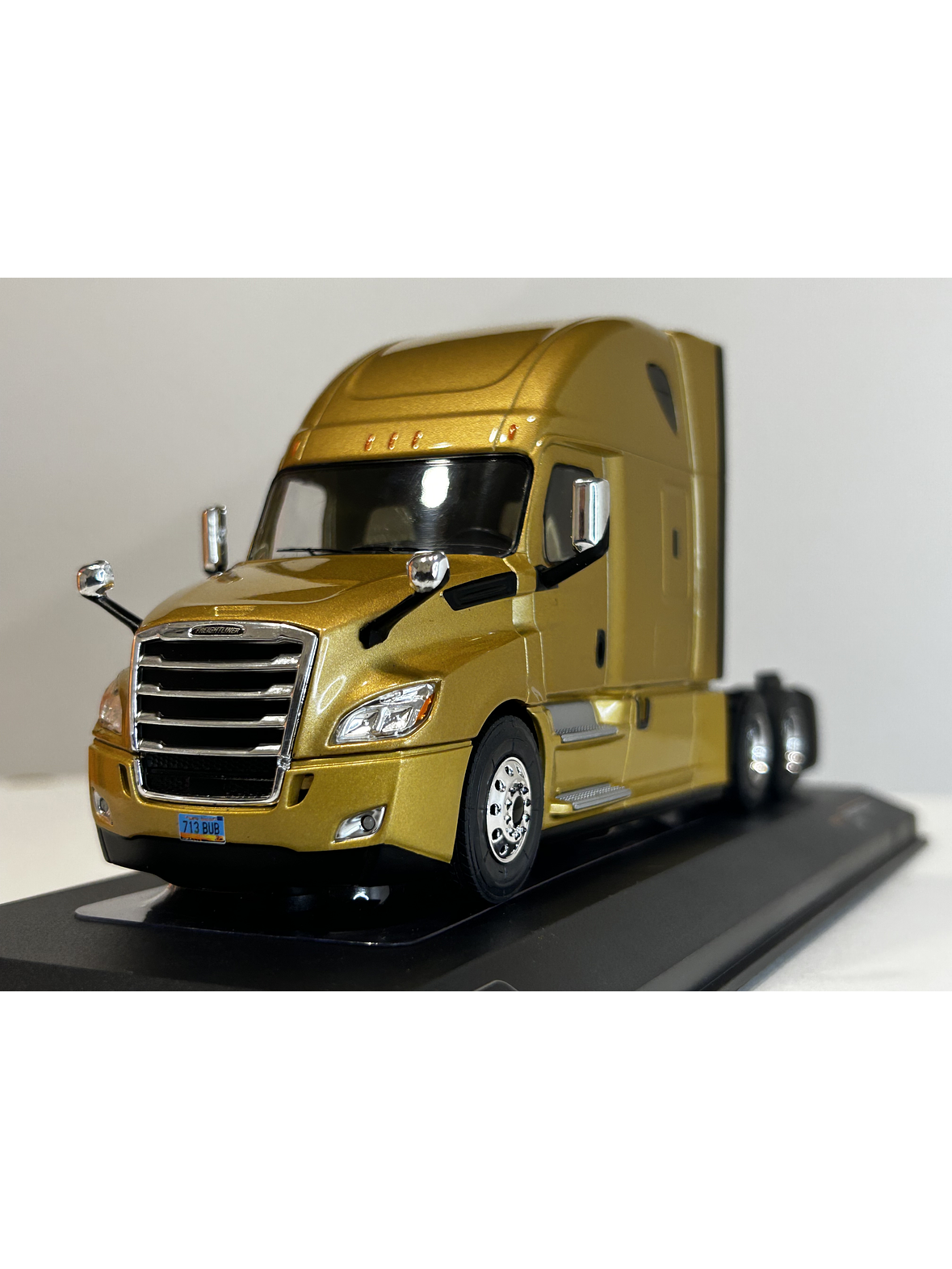 Freightliner Cascadia 2018 (1:43) – Camión Clásico Americano Ixo Models 2