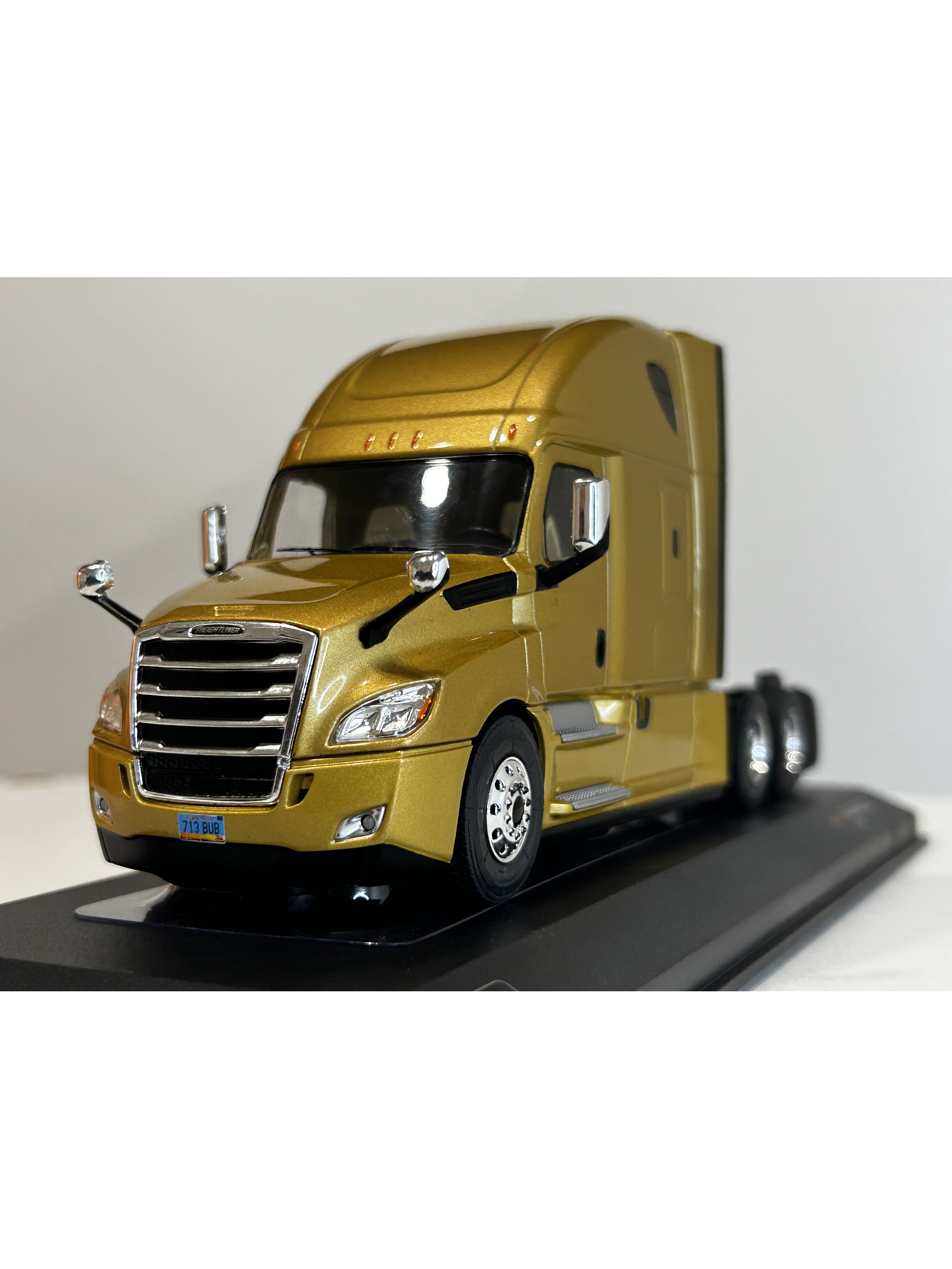 Freightliner Cascadia 2018 (1:43) – Camión Clásico Americano Ixo Models 2