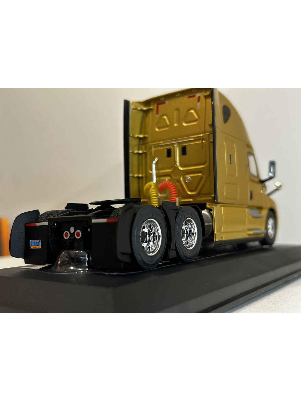 Freightliner Cascadia 2018 (1:43) – Camión Clásico Americano Ixo Models 6