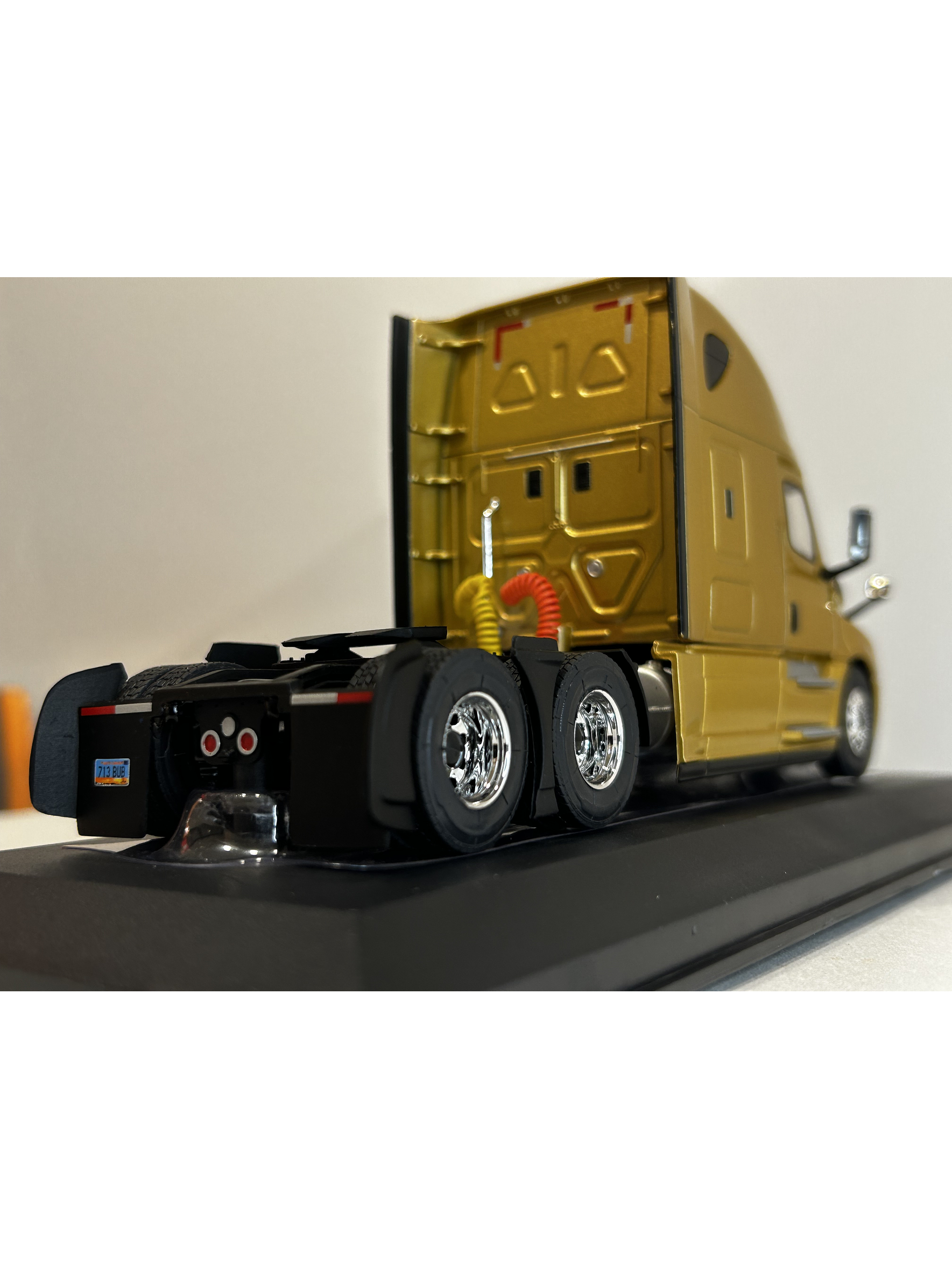 Freightliner Cascadia 2018 (1:43) – Camión Clásico Americano Ixo Models 6