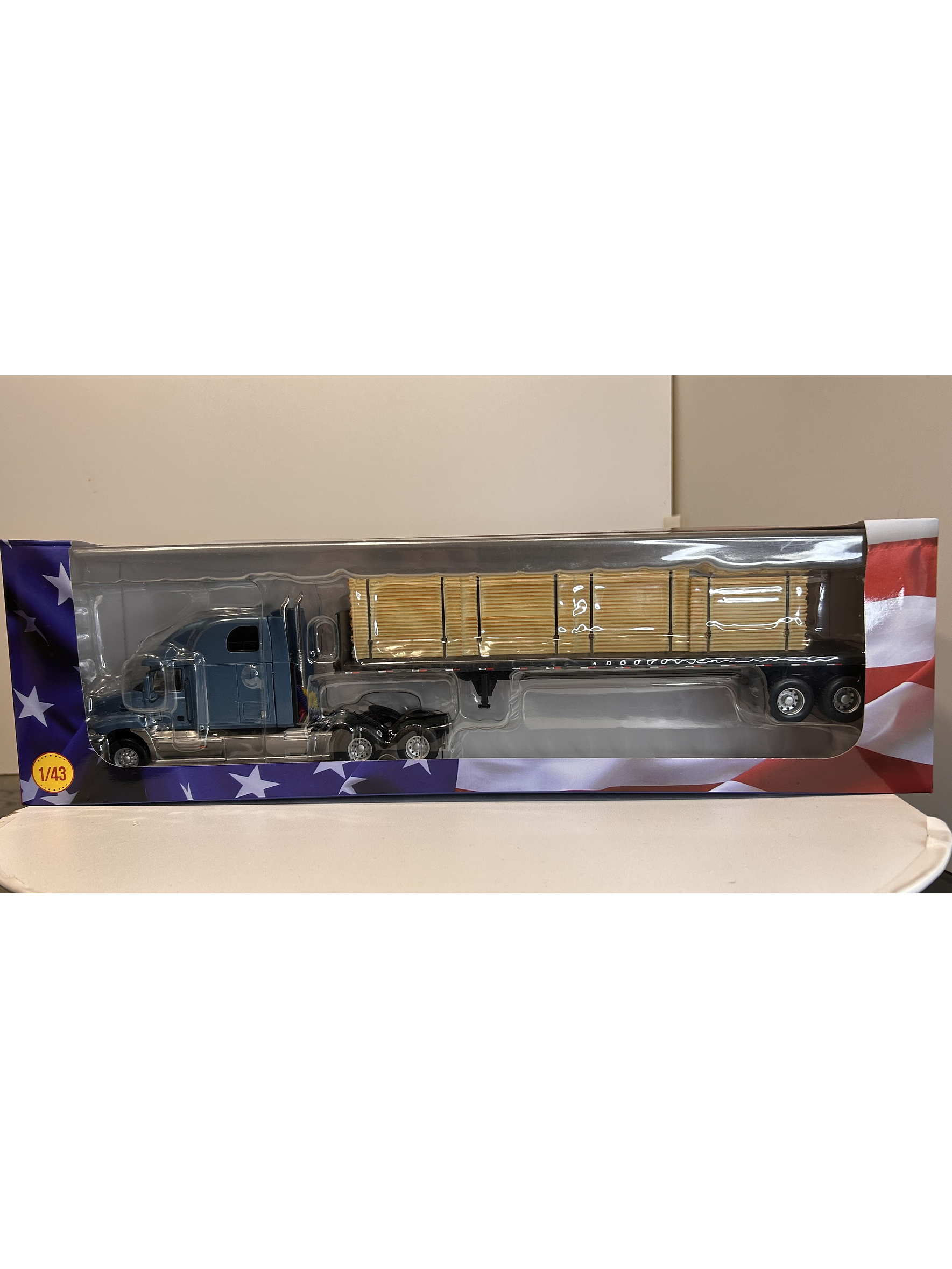 Camión Mack Vision Wood Transport 1:43 – Nostalgia y Potencia a Escala 12