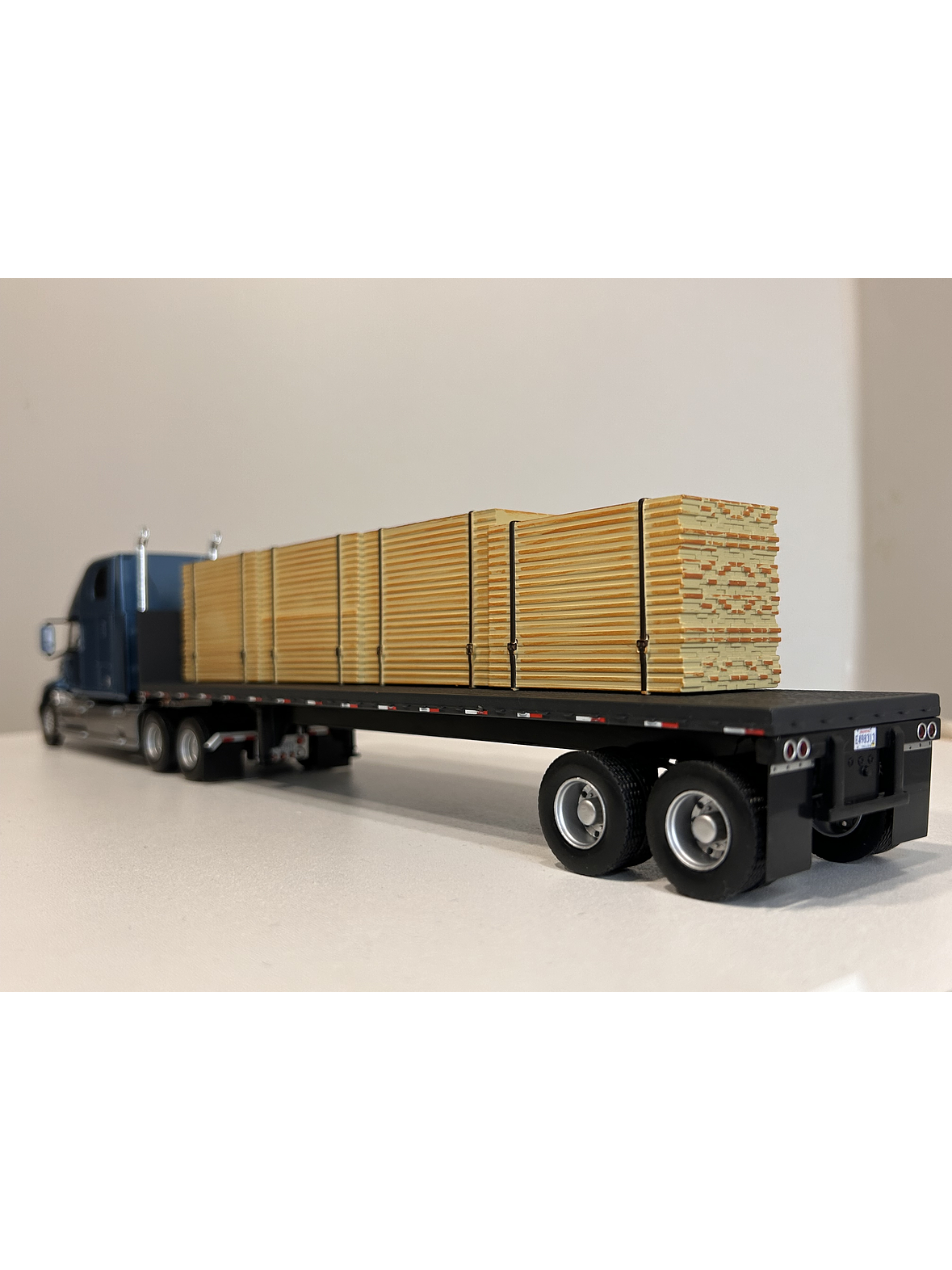 Camión Mack Vision Wood Transport 1:43 – Nostalgia y Potencia a Escala 8