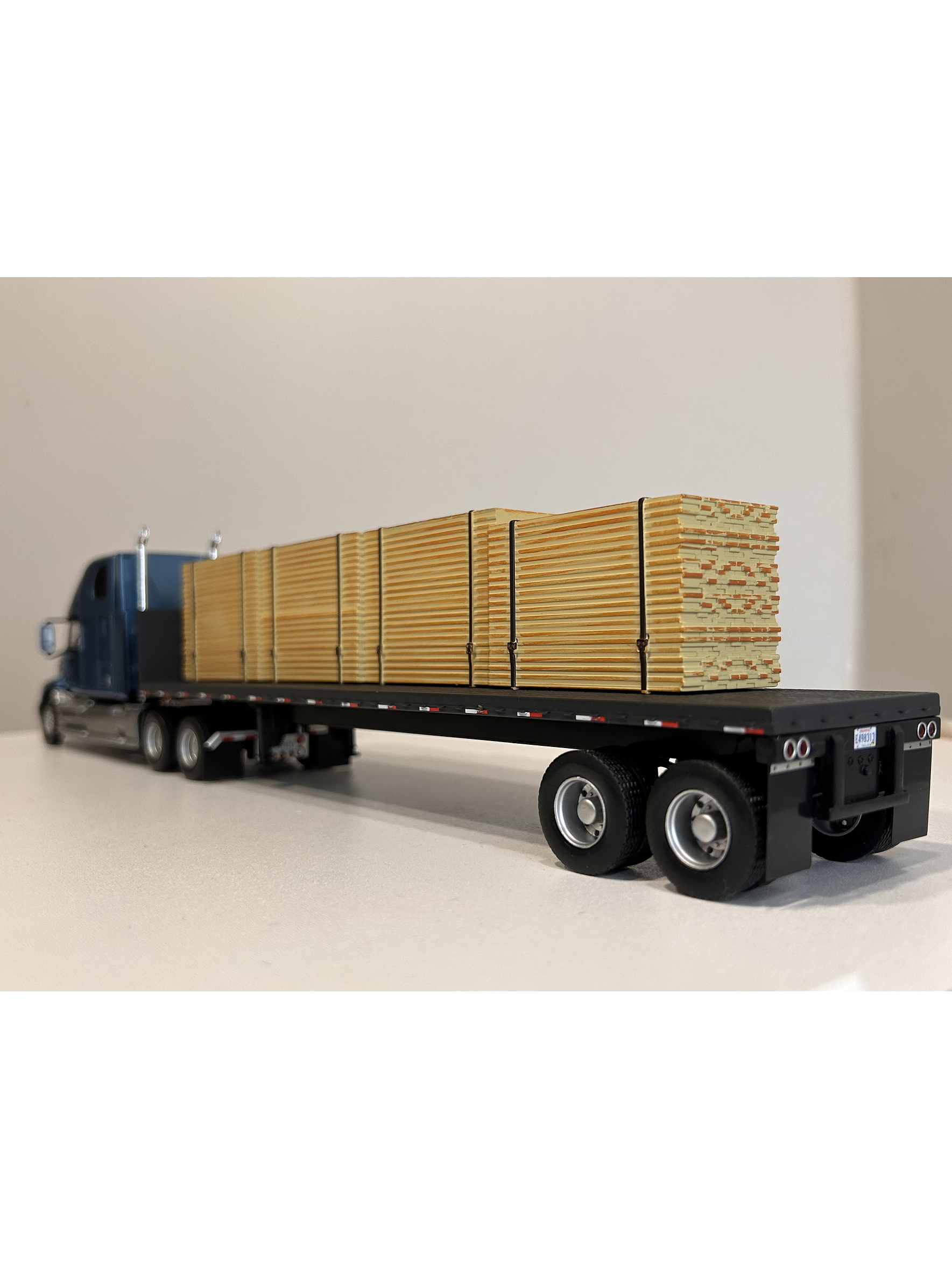 Camión Mack Vision Wood Transport 1:43 – Nostalgia y Potencia a Escala 8