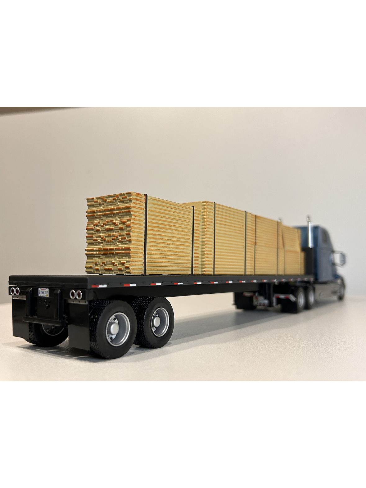 Camión Mack Vision Wood Transport 1:43 – Nostalgia y Potencia a Escala 9