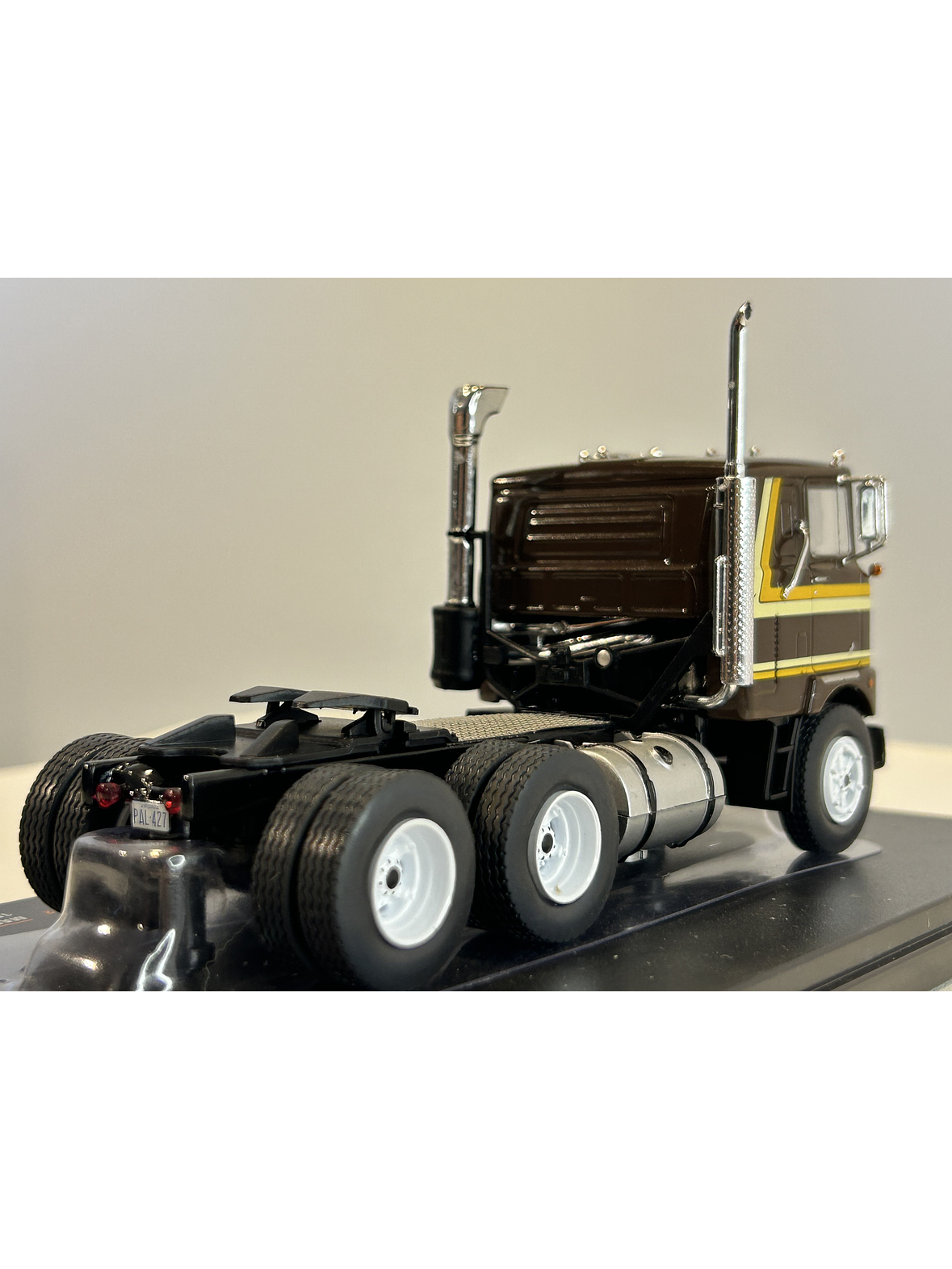 Camión Mack Serie F 1977 – Ixo Models. Escala 1:43 4