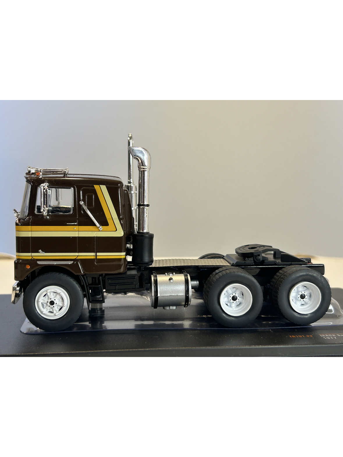 Camión Mack Serie F 1977 – Ixo Models. Escala 1:43 6