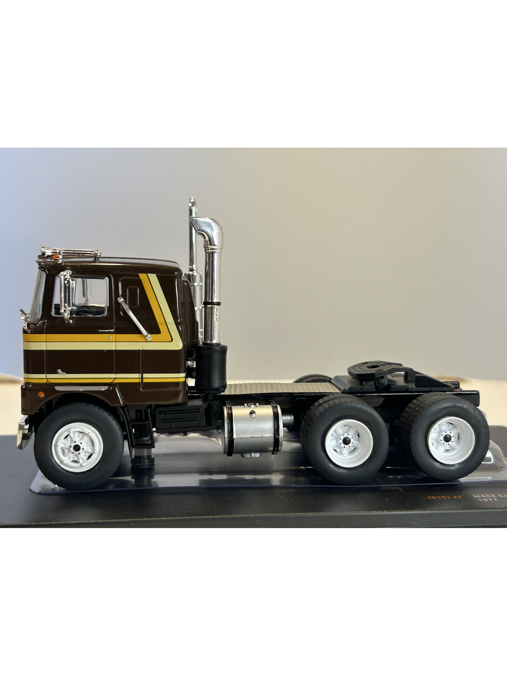 Camión Mack Serie F 1977 – Ixo Models. Escala 1:43 6