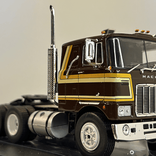 Camión Mack Serie F 1977 – Ixo Models. Escala 1:43