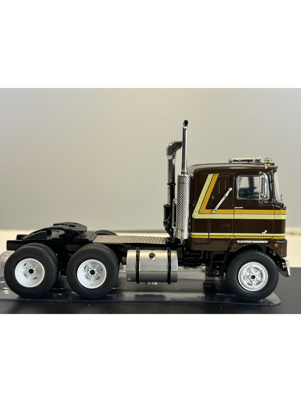 Camión Mack Serie F 1977 – Ixo Models. Escala 1:43 3