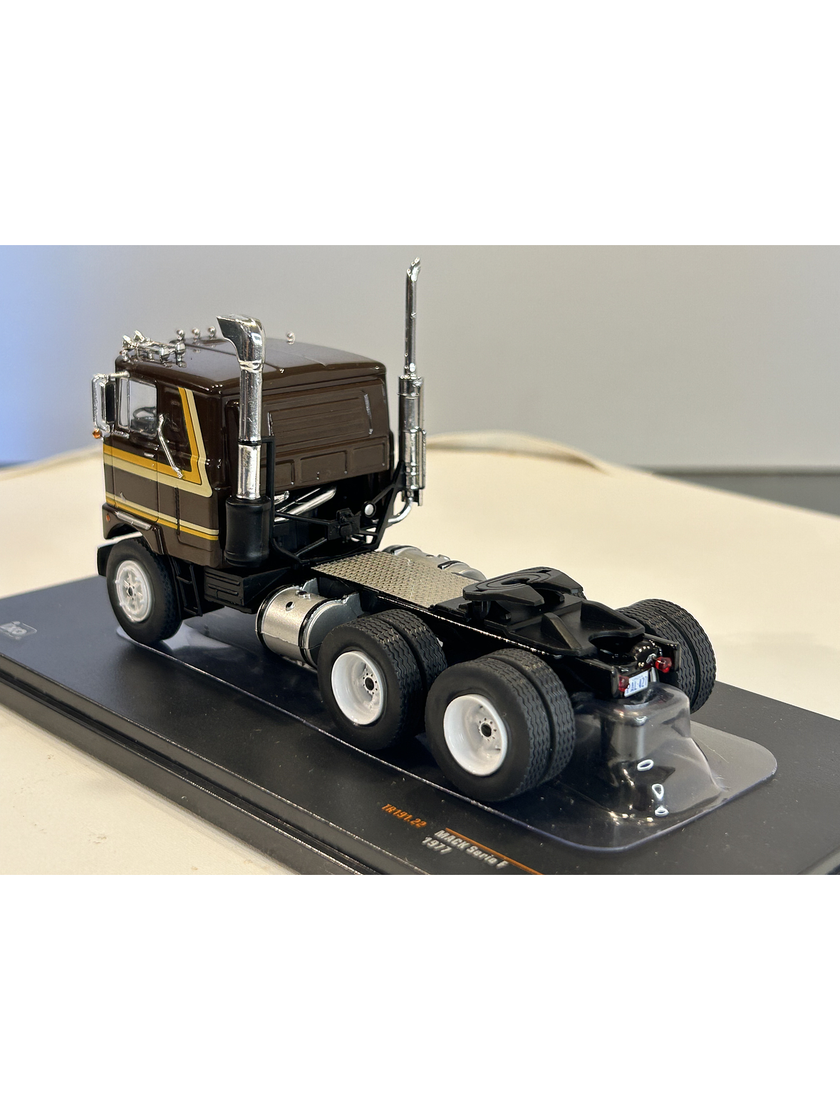 Camión Mack Serie F 1977 – Ixo Models. Escala 1:43 5