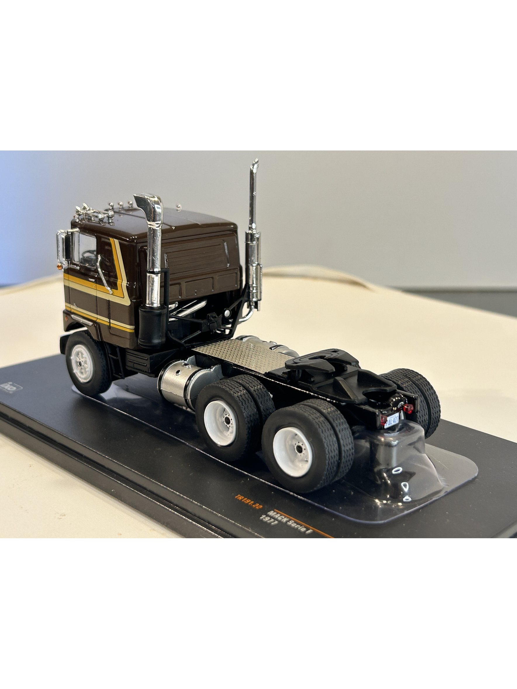 Camión Mack Serie F 1977 – Ixo Models. Escala 1:43 5