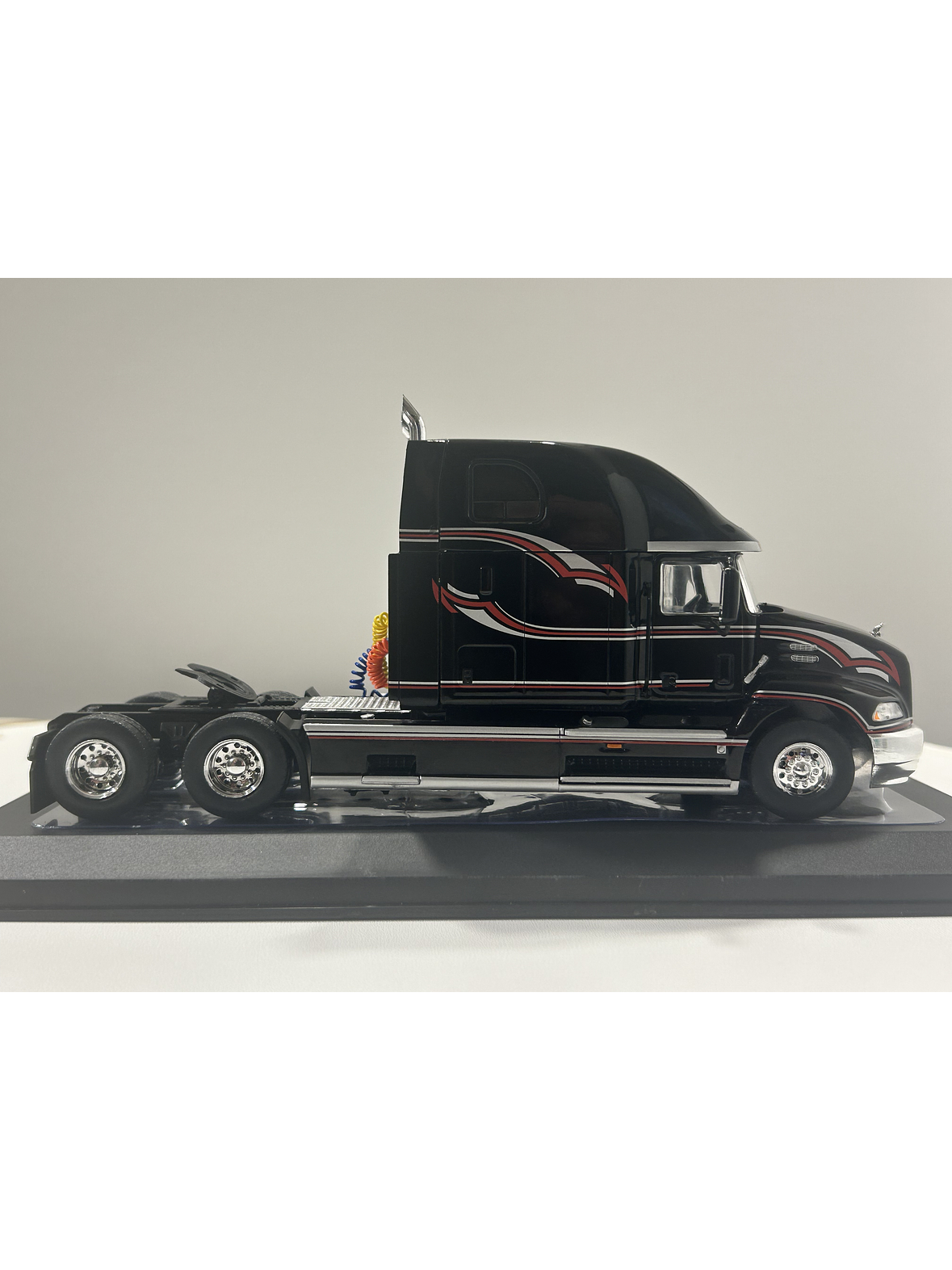 Camión A Escala Mack Visión 2000. Ixo Models. 1:43 5