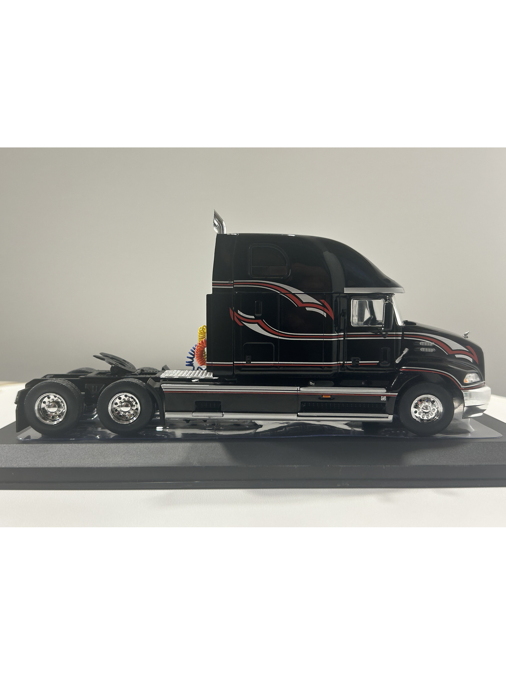 Camión A Escala Mack Visión 2000. Ixo Models. 1:43 5