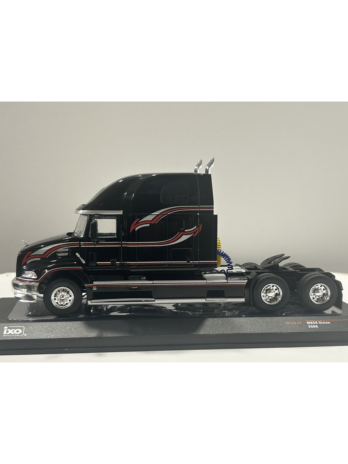 Camión A Escala Mack Visión 2000. Ixo Models. 1:43 9