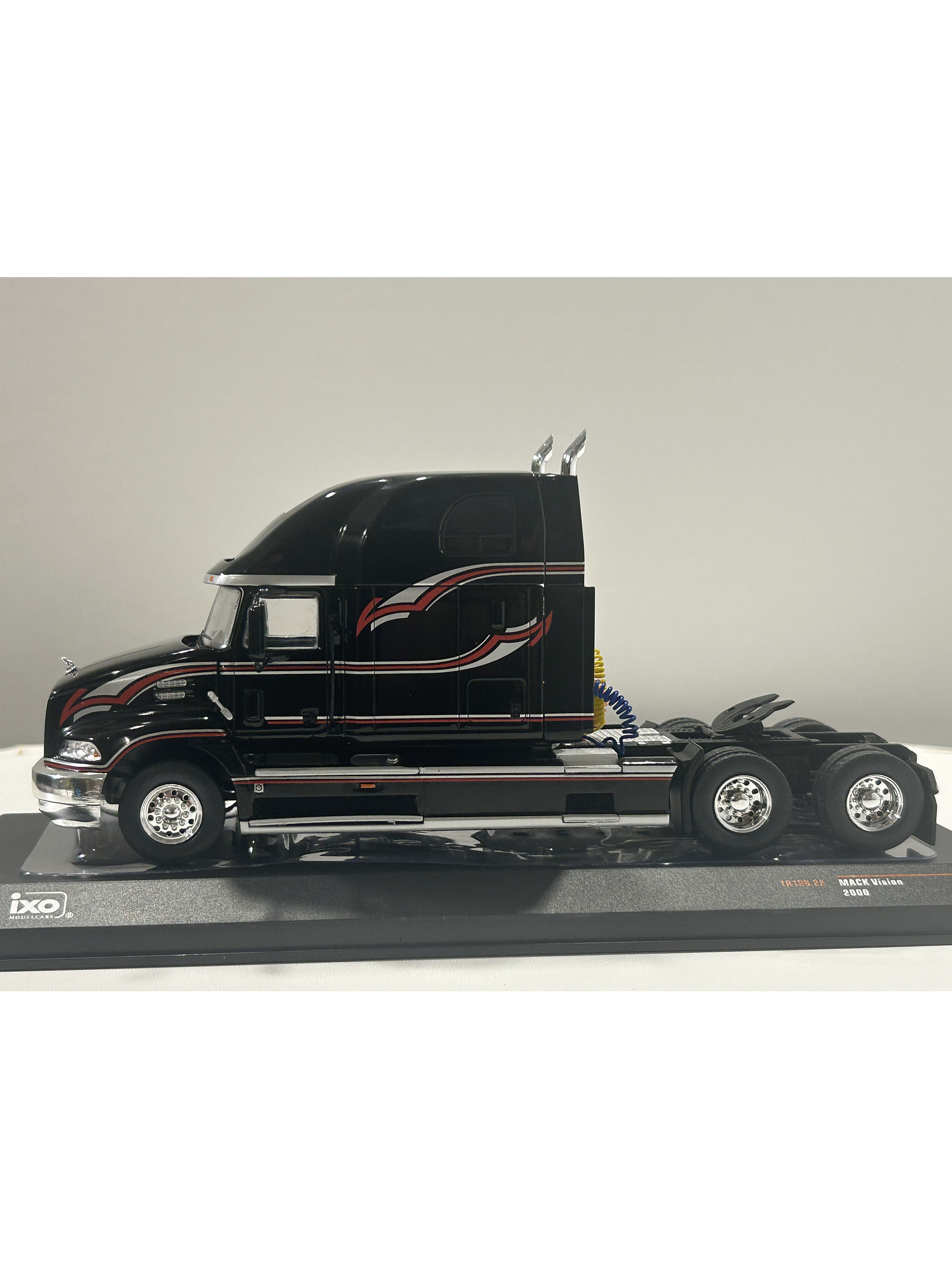 Camión A Escala Mack Visión 2000. Ixo Models. 1:43 9