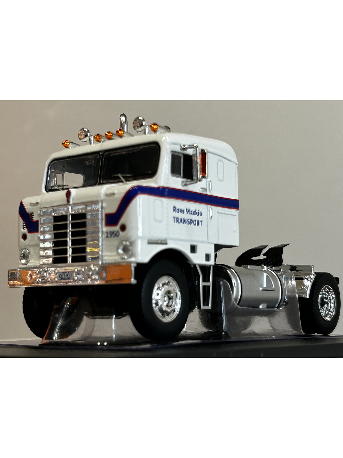 Camión Kenworth Bullnose 1950 Ross Mackie – Miniatura Ixo Models Escala 1:43 2