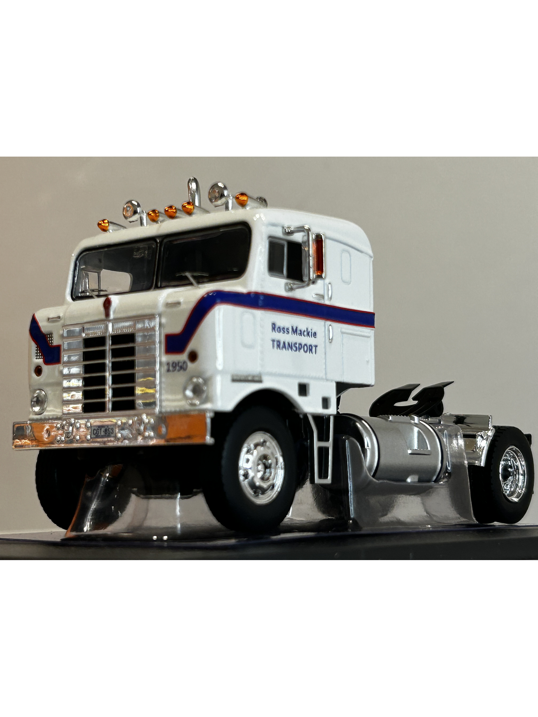 Camión Kenworth Bullnose 1950 Ross Mackie – Miniatura Ixo Models Escala 1:43 2