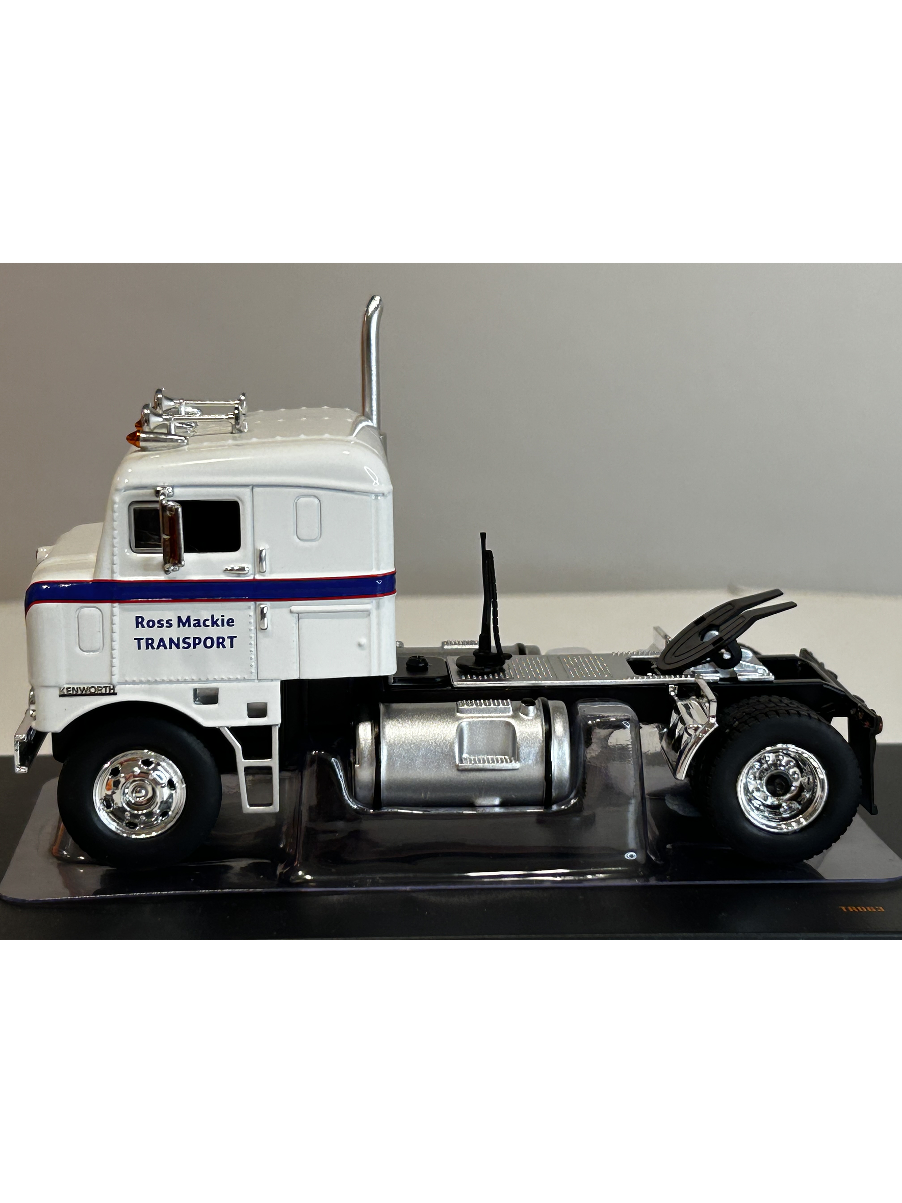 Camión Kenworth Bullnose 1950 Ross Mackie – Miniatura Ixo Models Escala 1:43 9