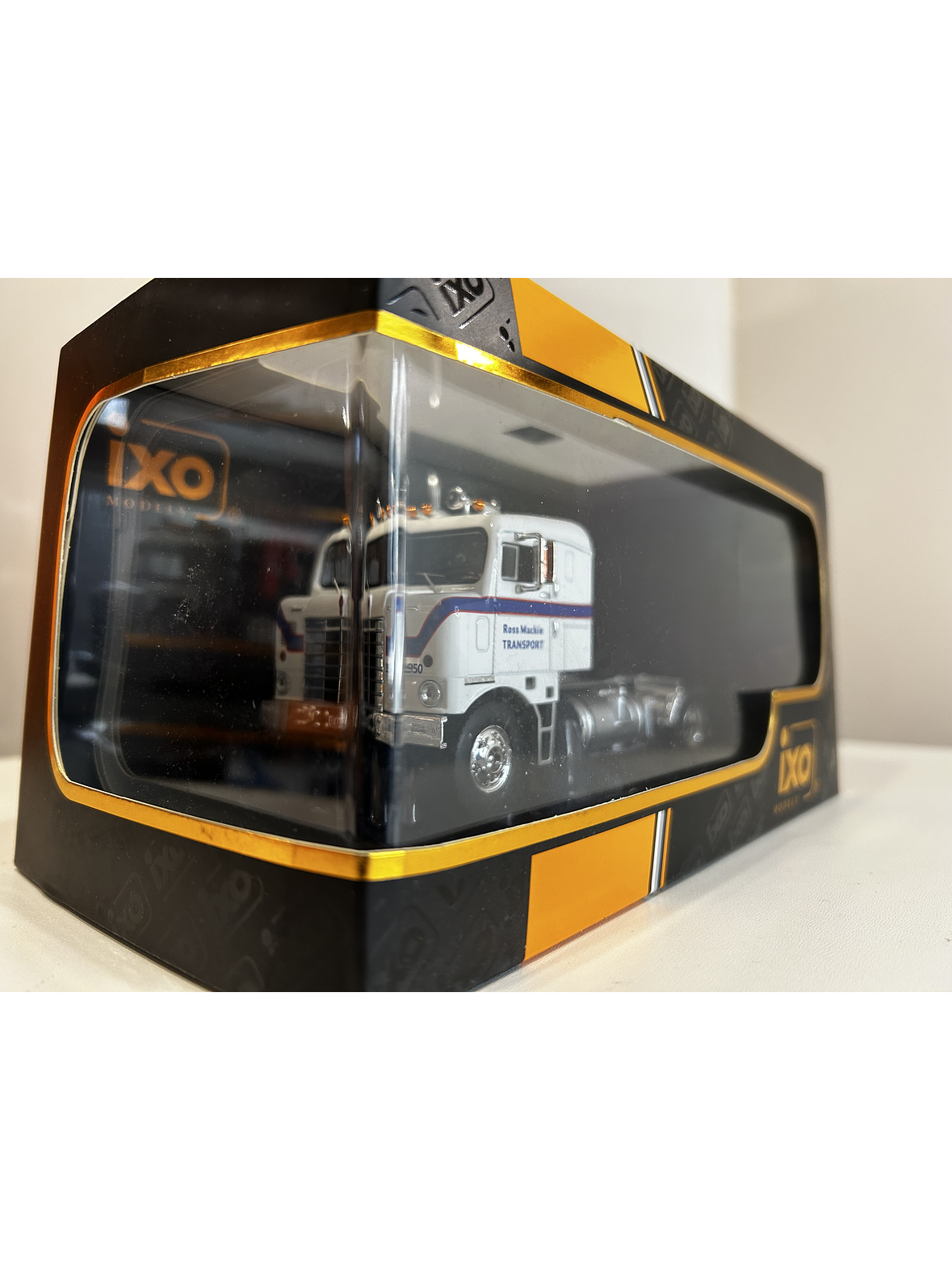 Camión Kenworth Bullnose 1950 Ross Mackie – Miniatura Ixo Models Escala 1:43 10