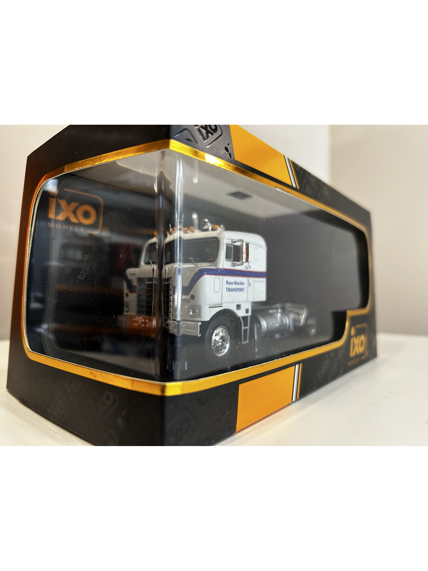 Camión Kenworth Bullnose 1950 Ross Mackie – Miniatura Ixo Models Escala 1:43 10