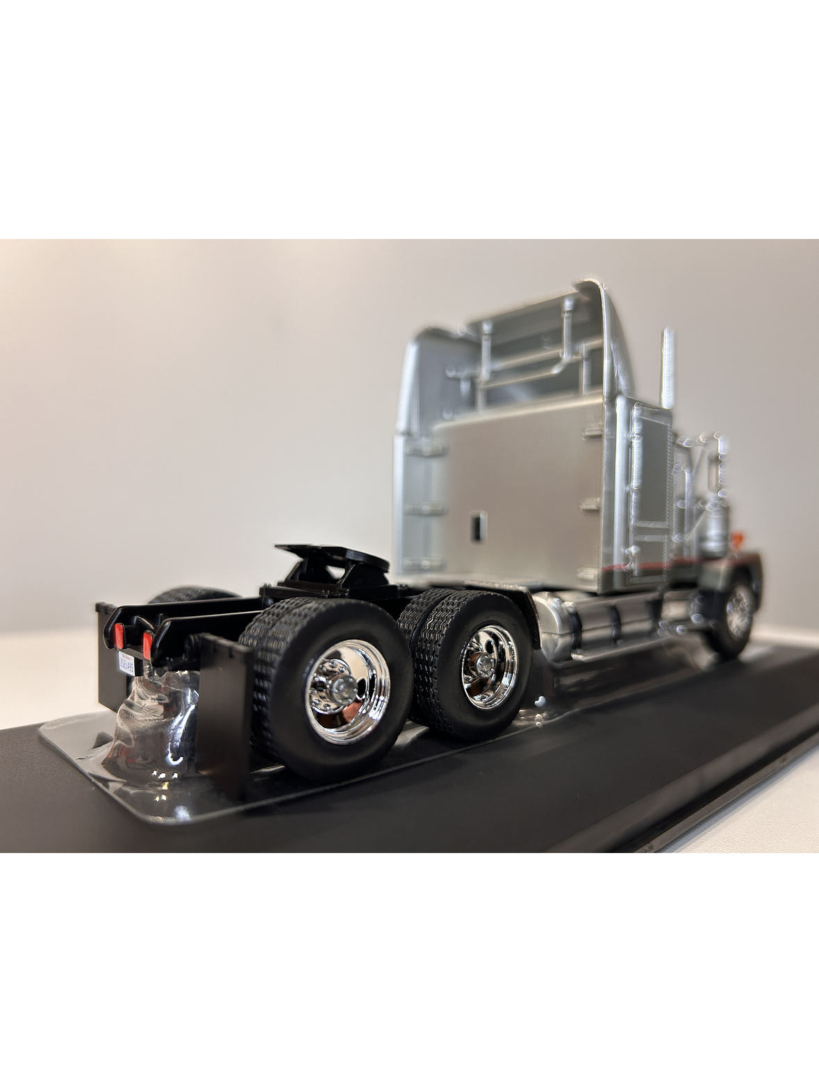 GMC General SBFA 1988 – IXO Models 1:43 – Clásico Americano 5