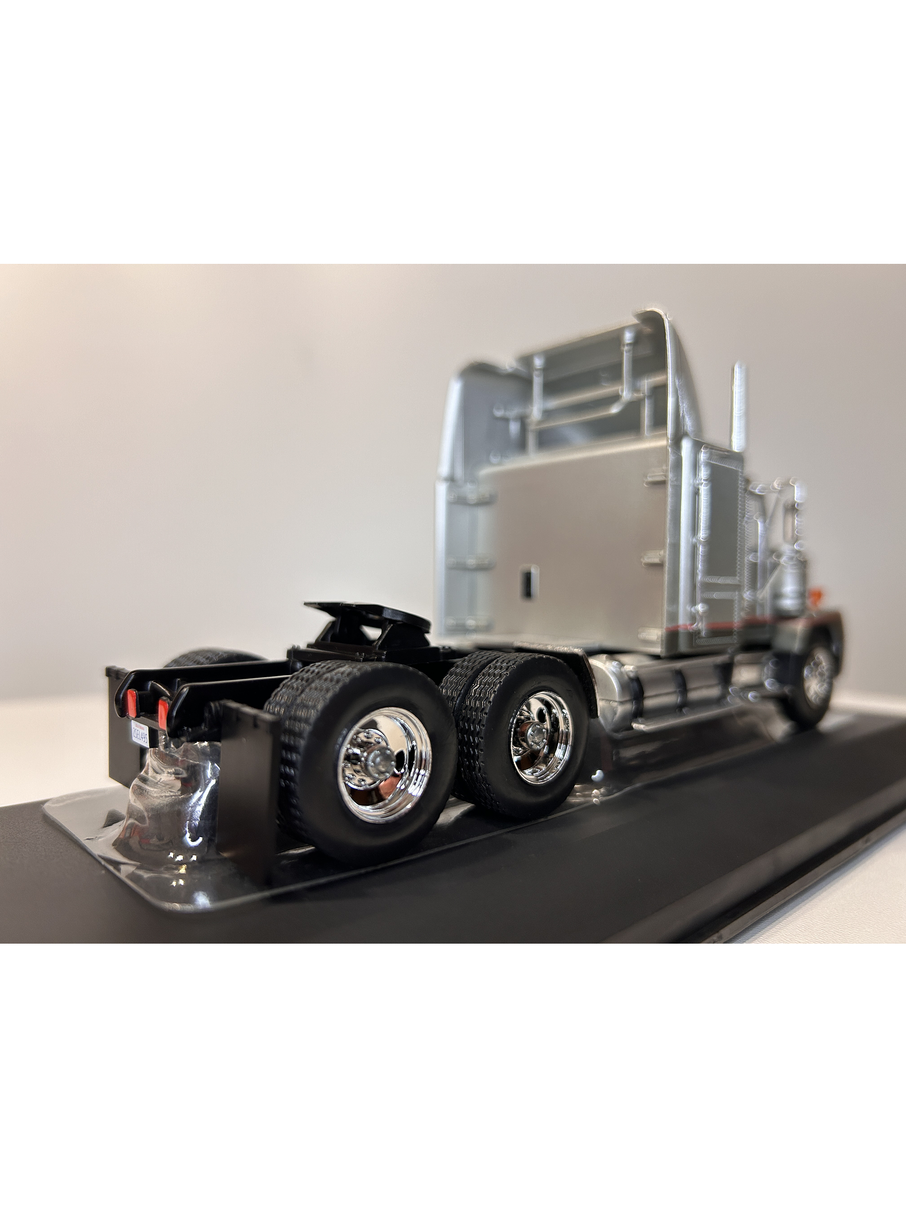 GMC General SBFA 1988 – IXO Models 1:43 – Clásico Americano 5