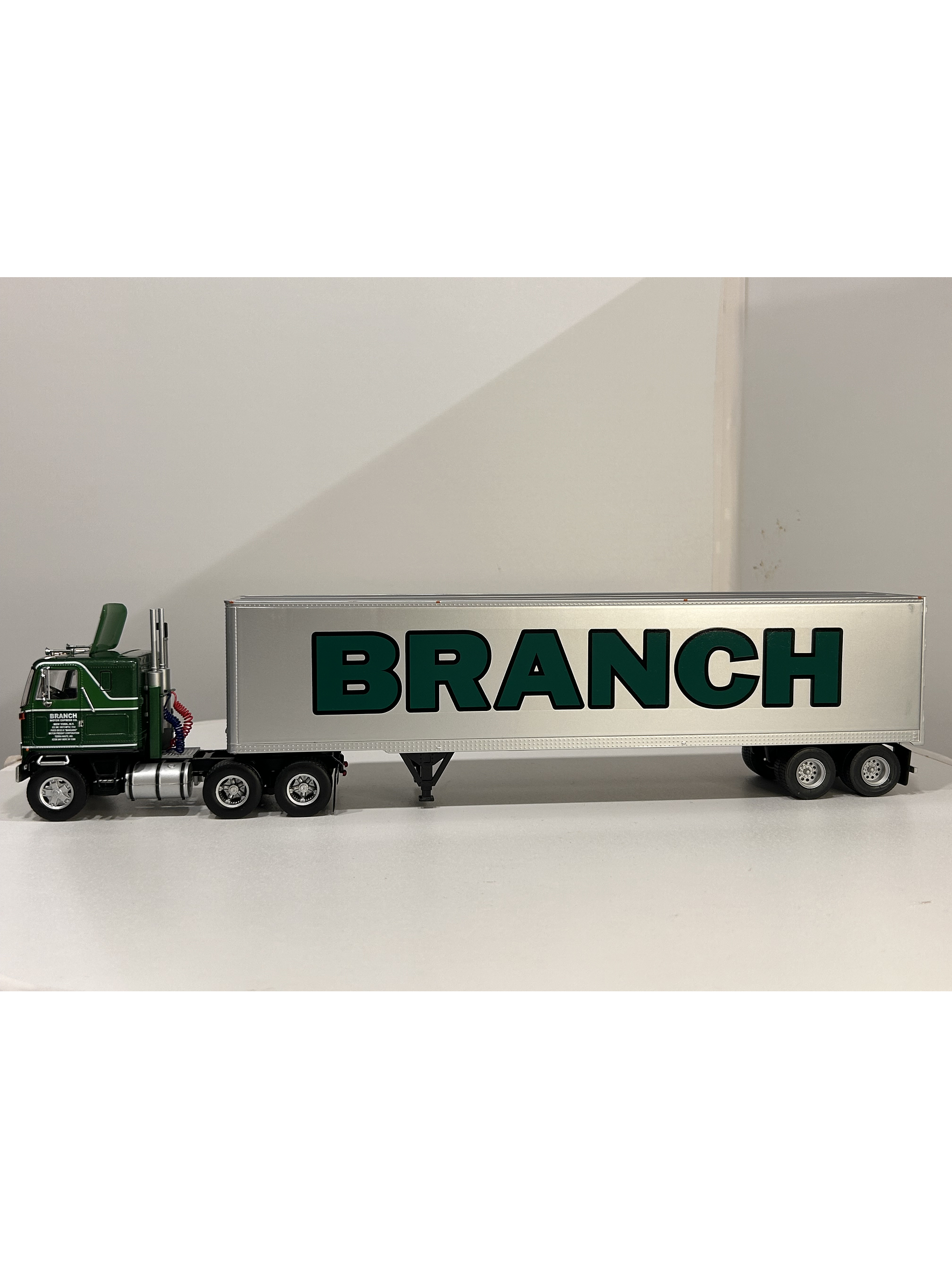 GMC Astro 95 1980 – IXO Models 1:43 – Branch Transport Clásico Cabover 6