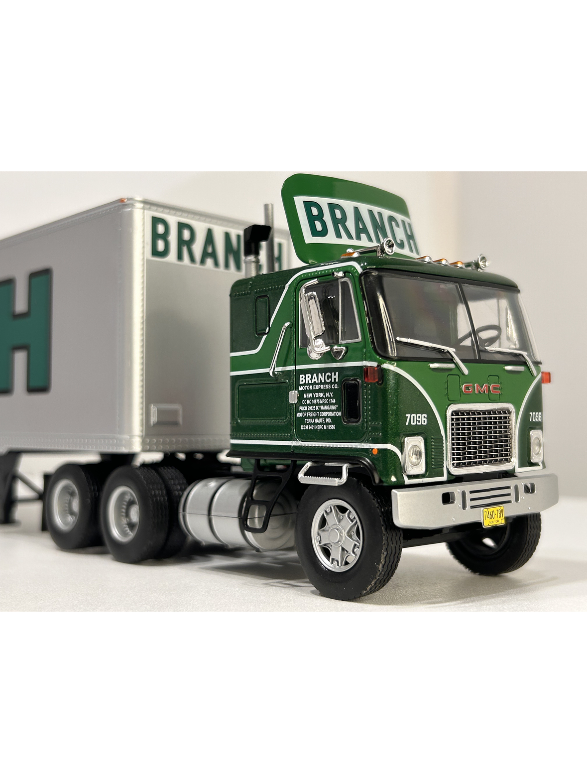 GMC Astro 95 1980 – IXO Models 1:43 – Branch Transport Clásico Cabover 2
