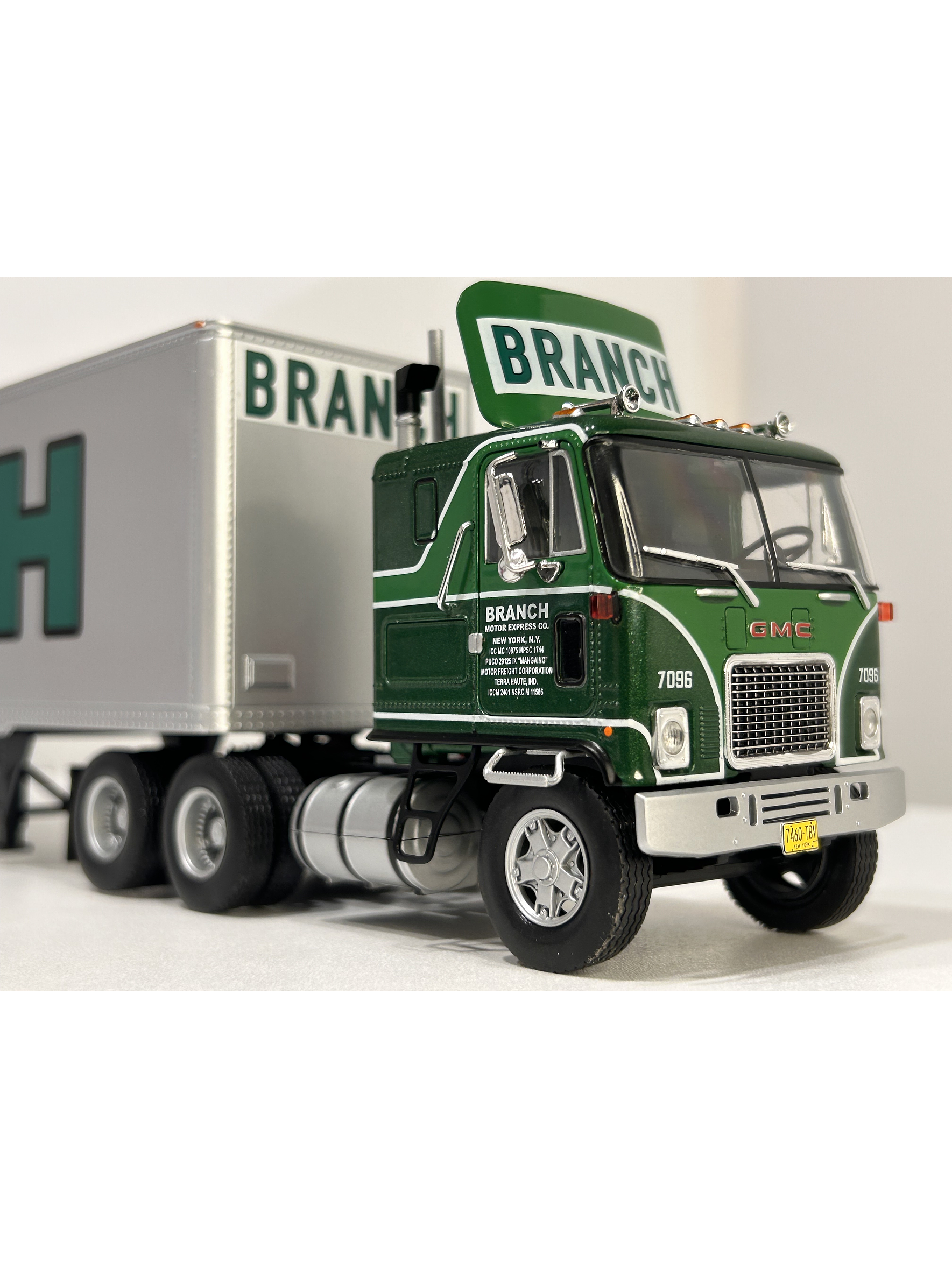 GMC Astro 95 1980 – IXO Models 1:43 – Branch Transport Clásico Cabover 2