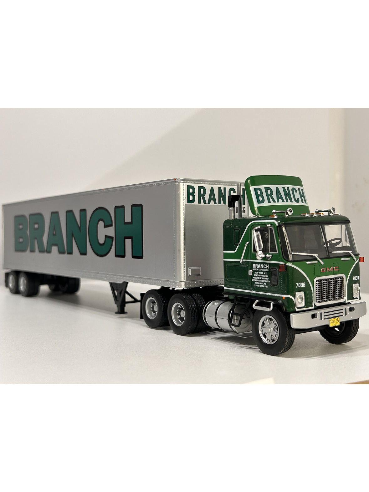 GMC Astro 95 1980 – IXO Models 1:43 – Branch Transport Clásico Cabover 3