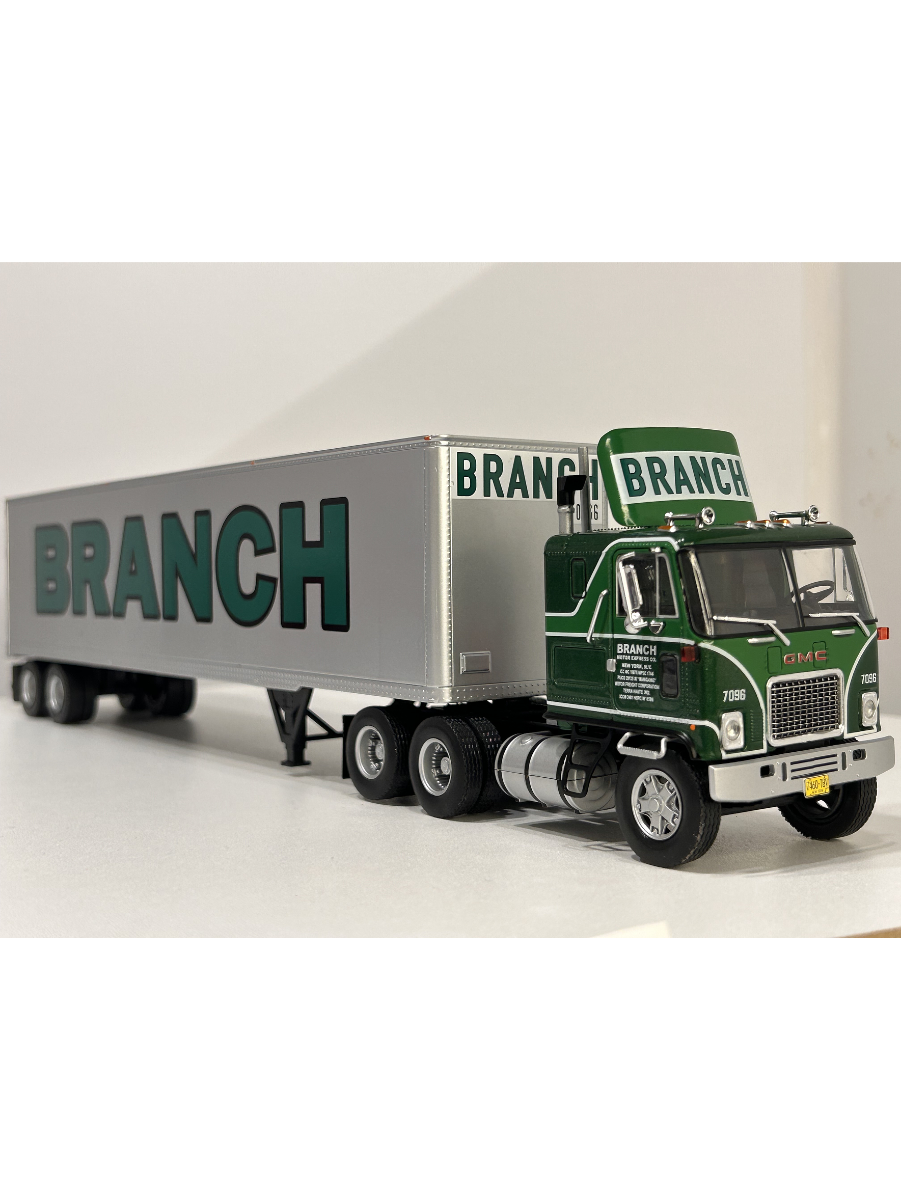 GMC Astro 95 1980 – IXO Models 1:43 – Branch Transport Clásico Cabover 3