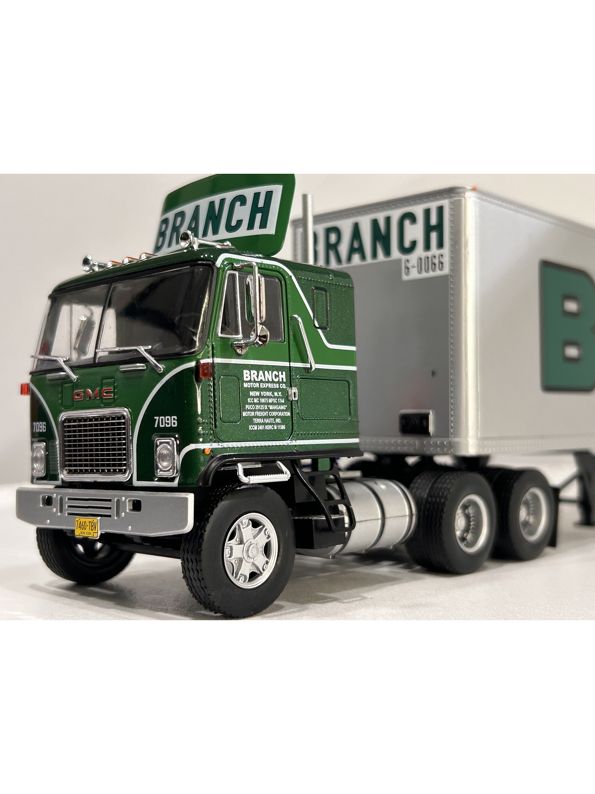 GMC Astro 95 1980 – IXO Models 1:43 – Branch Transport Clásico Cabover 4