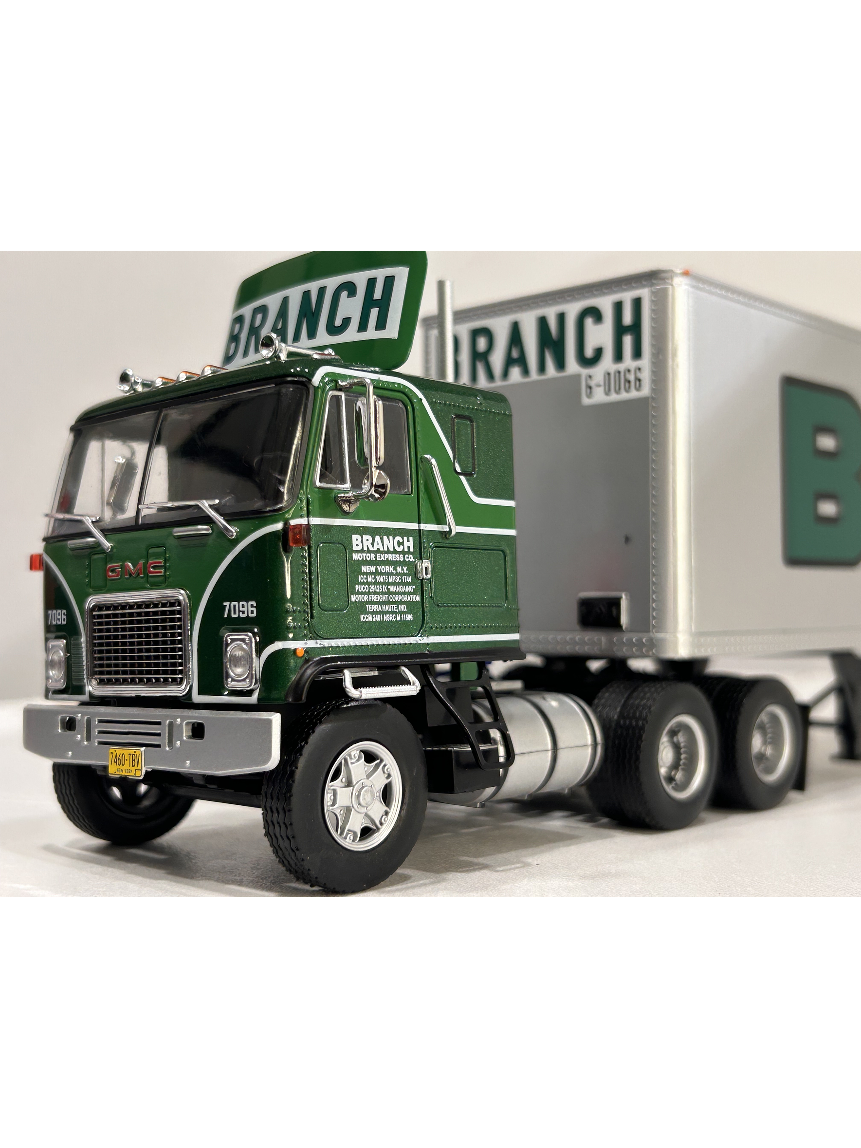 GMC Astro 95 1980 – IXO Models 1:43 – Branch Transport Clásico Cabover 4