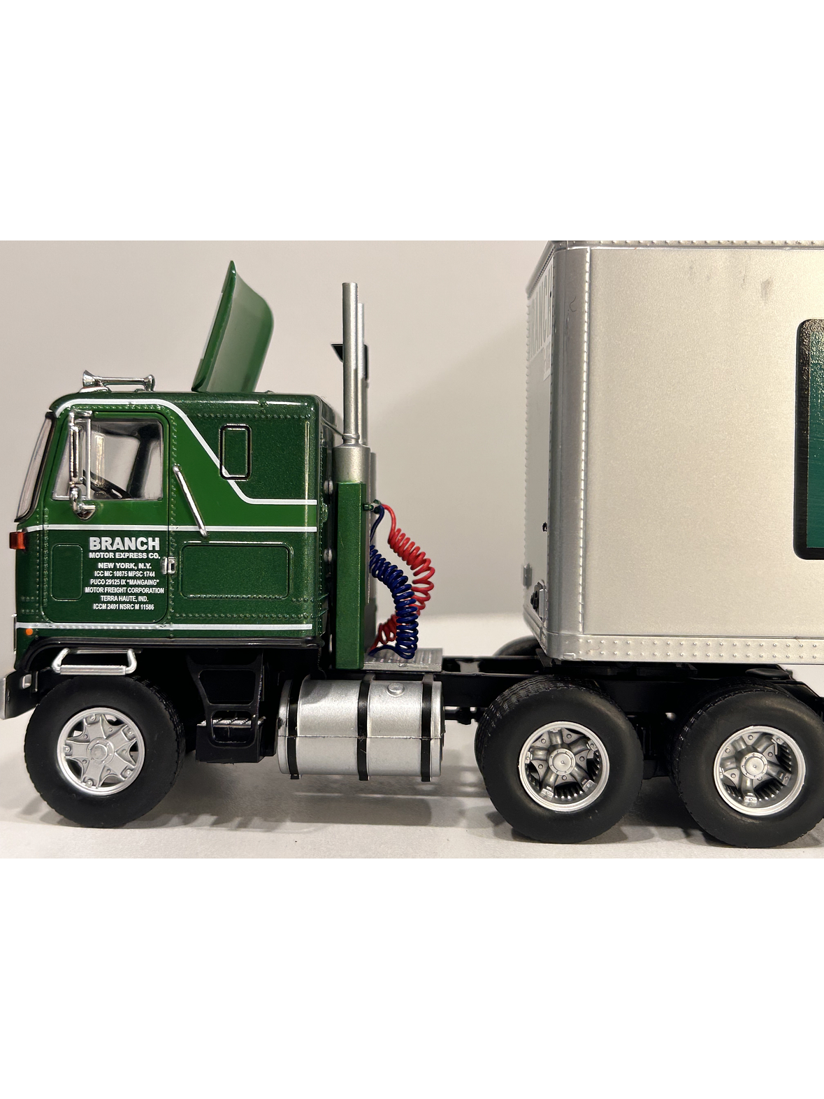 GMC Astro 95 1980 – IXO Models 1:43 – Branch Transport Clásico Cabover 5