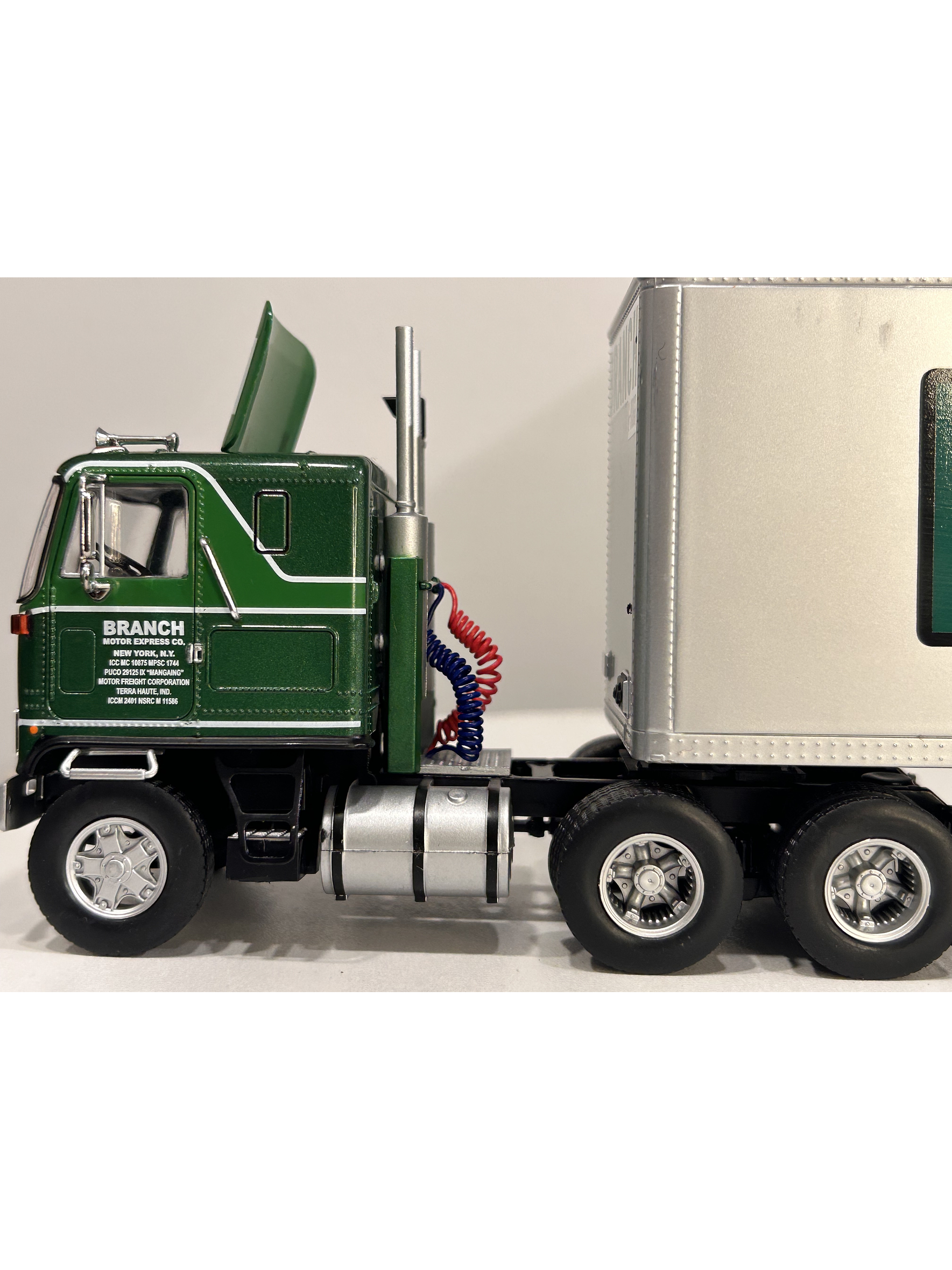 GMC Astro 95 1980 – IXO Models 1:43 – Branch Transport Clásico Cabover 5