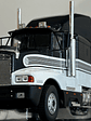 Camión Kenworth T600 1986 – Ixo Models 1:43 | Historia y Nostalgia en Chile - Miniatura 1