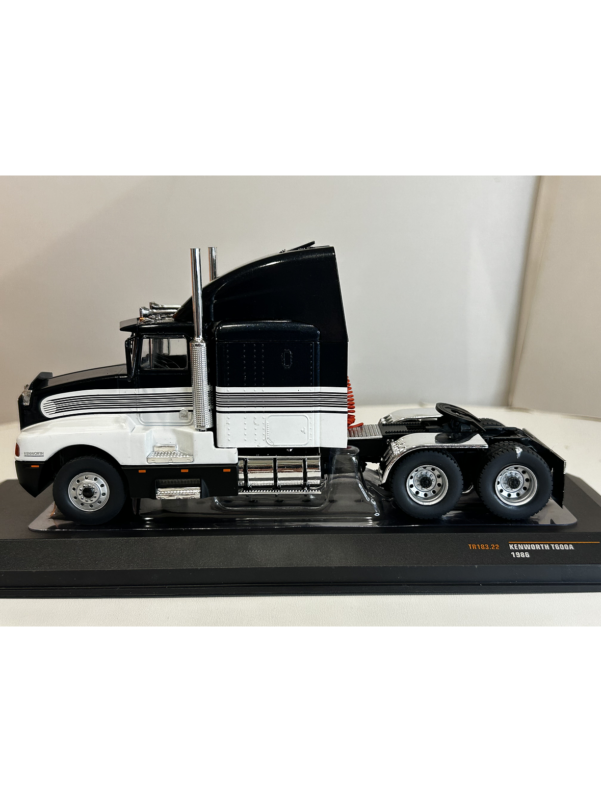 Camión Kenworth T600 1986 – Ixo Models 1:43 | Historia y Nostalgia en Chile 8