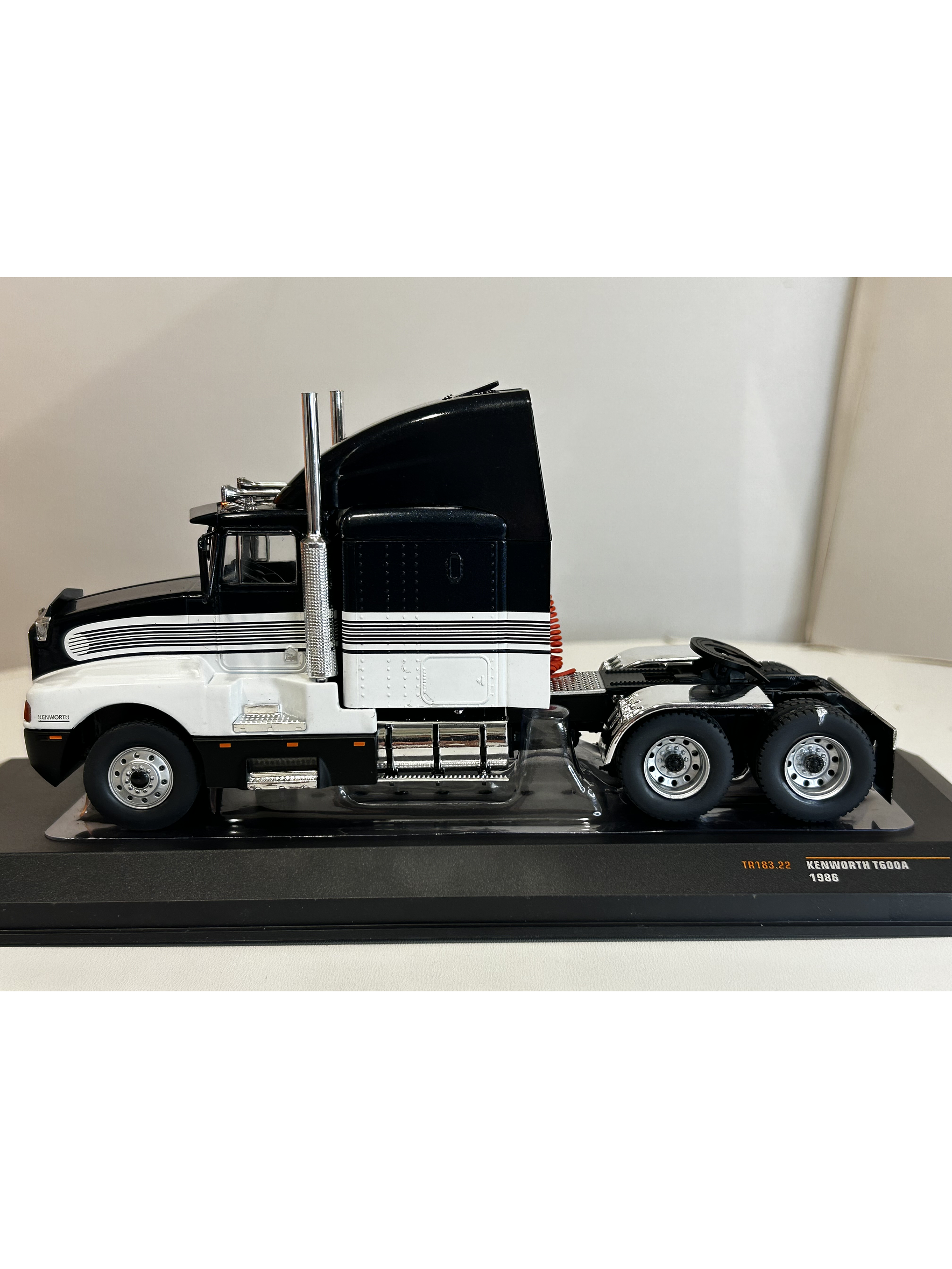 Camión Kenworth T600 1986 – Ixo Models 1:43 | Historia y Nostalgia en Chile 8