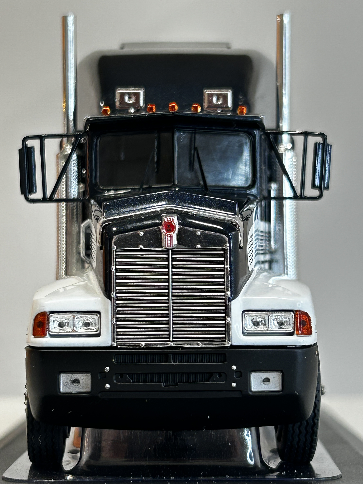 Camión Kenworth T600 1986 – Ixo Models 1:43 | Historia y Nostalgia en Chile 2