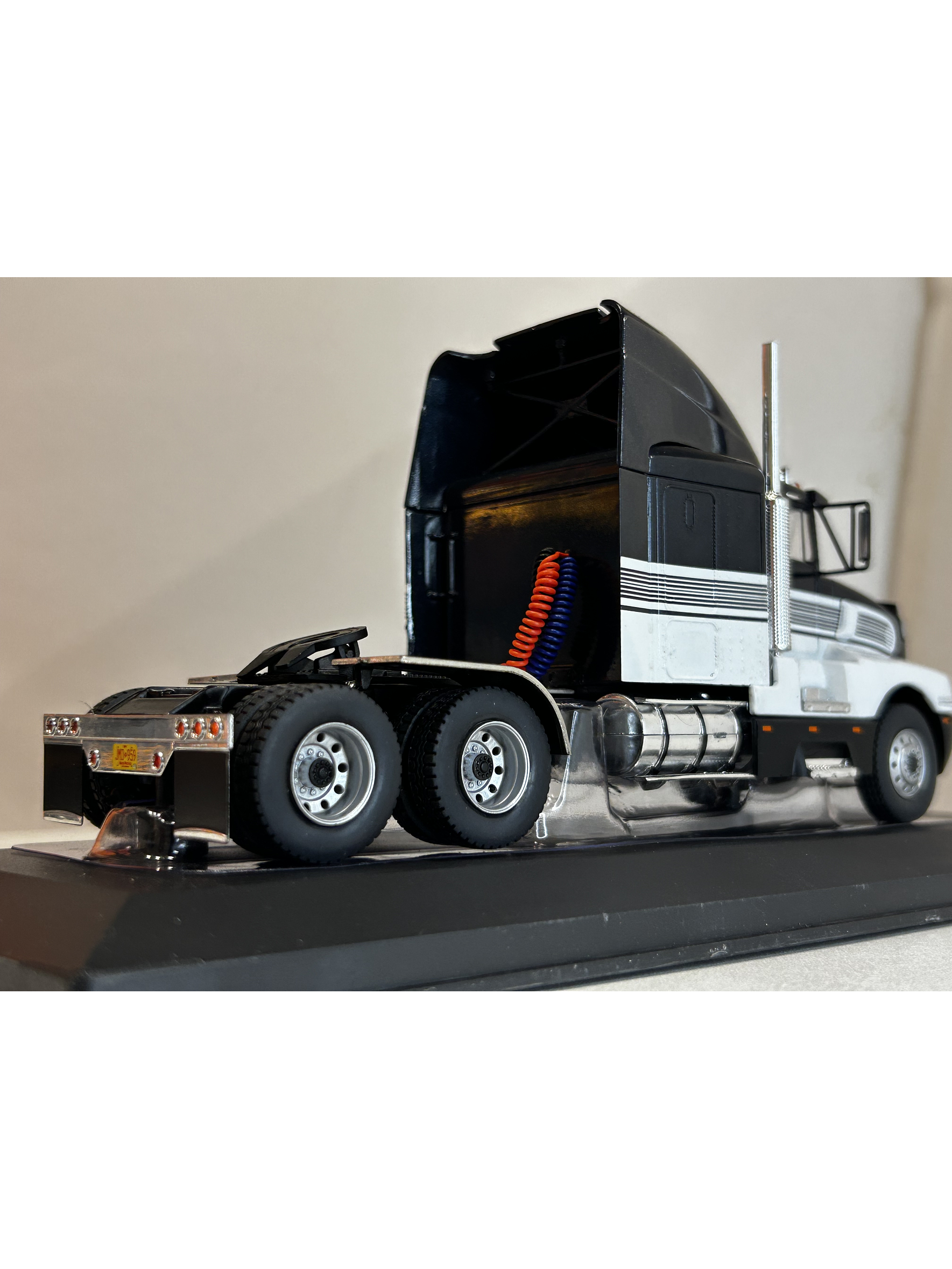 Camión Kenworth T600 1986 – Ixo Models 1:43 | Historia y Nostalgia en Chile 5
